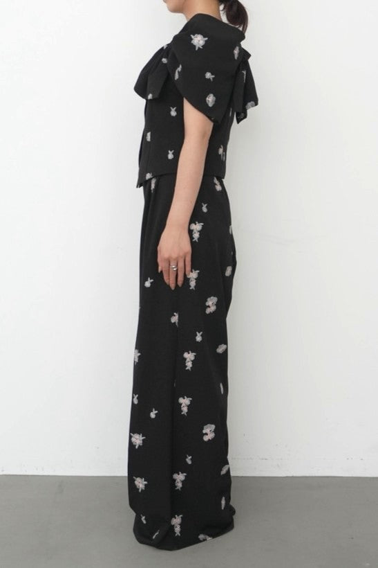 1111 	Petal Embroidery Setup Pants Dress