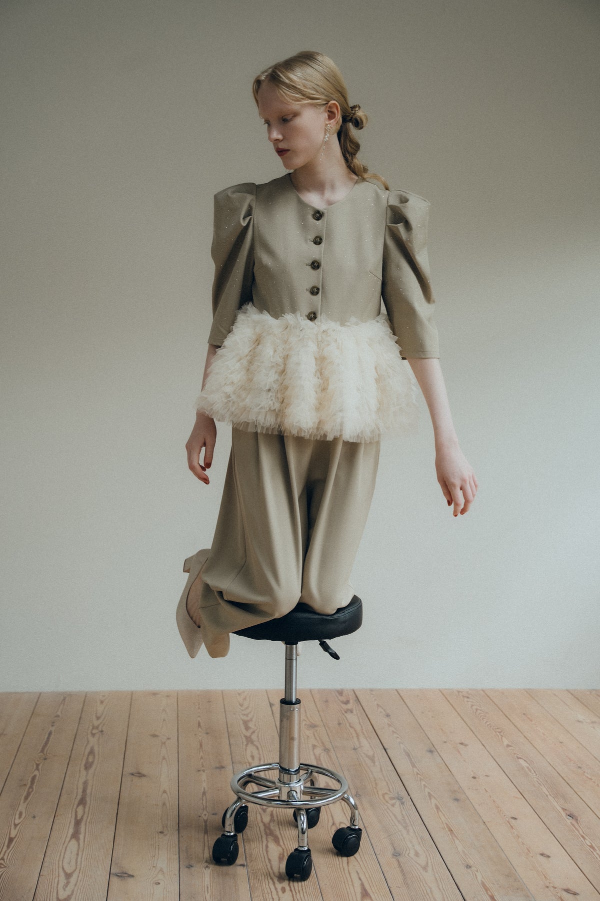 model:173cm size:L color:ベージュ