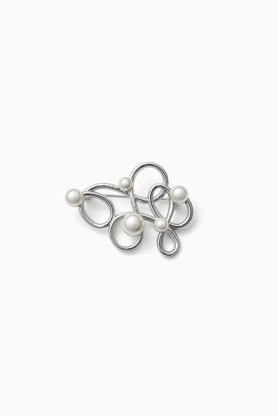 943 motif brooch