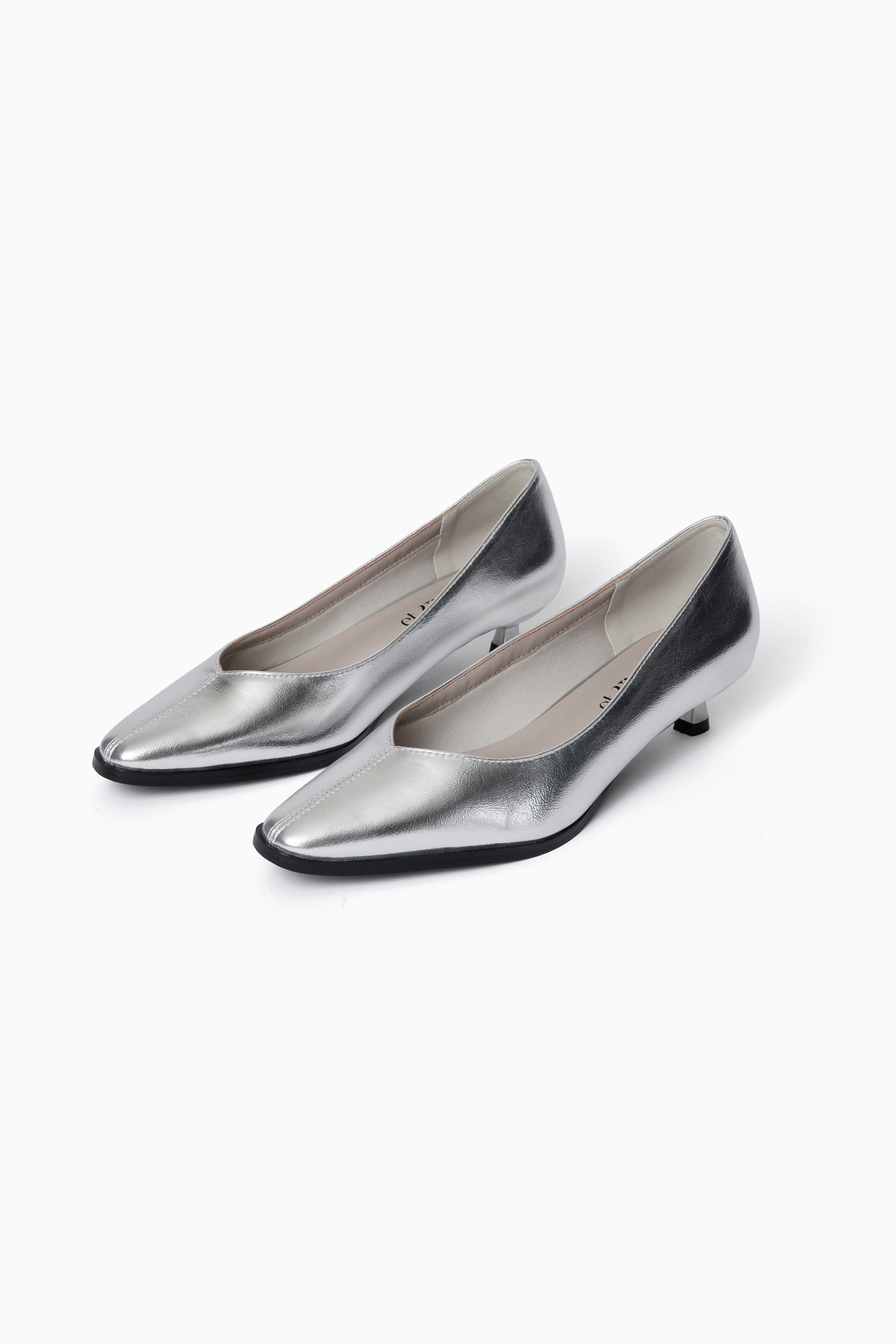 987 Sleek Metallic Pumps