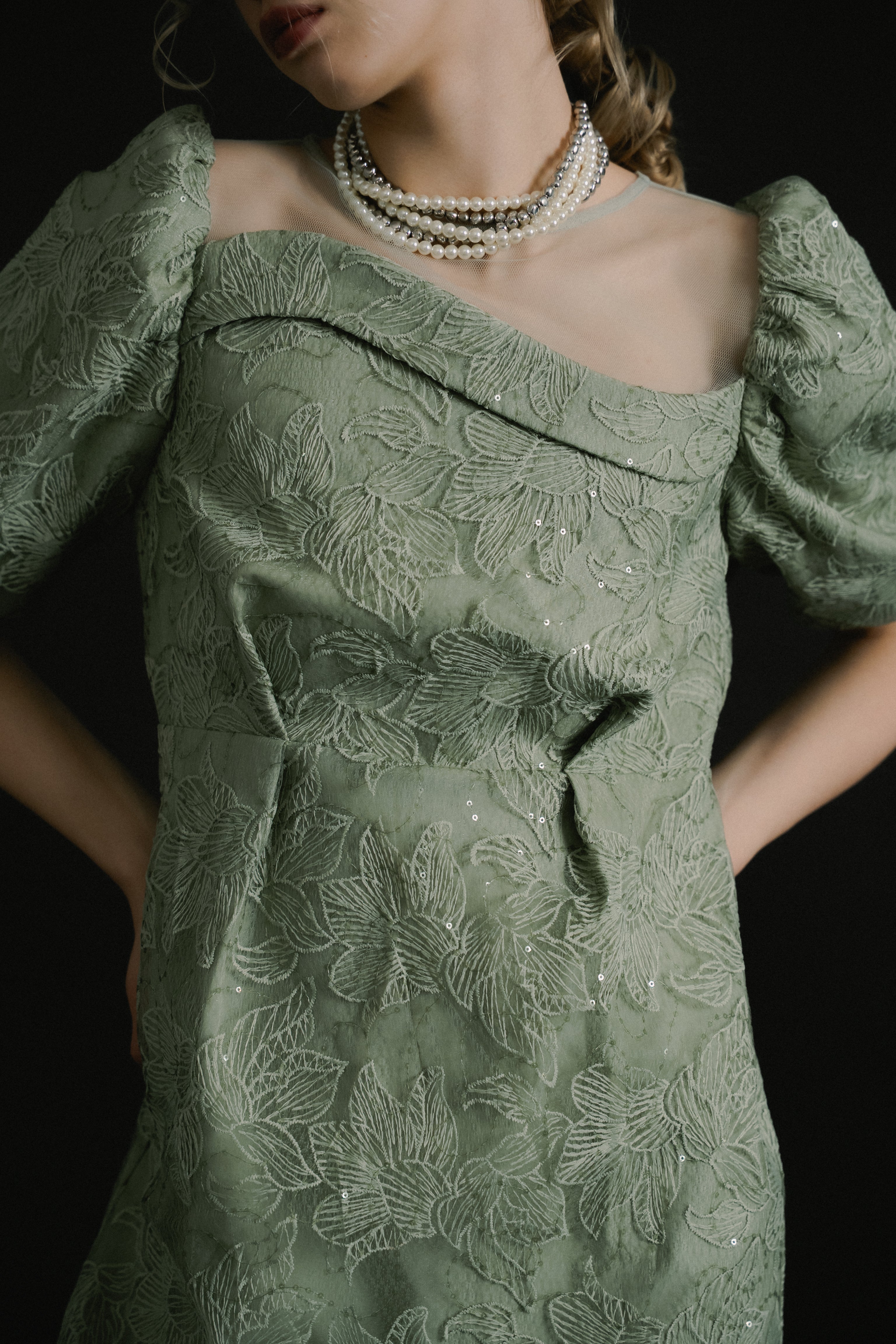1058 Luce lace dress