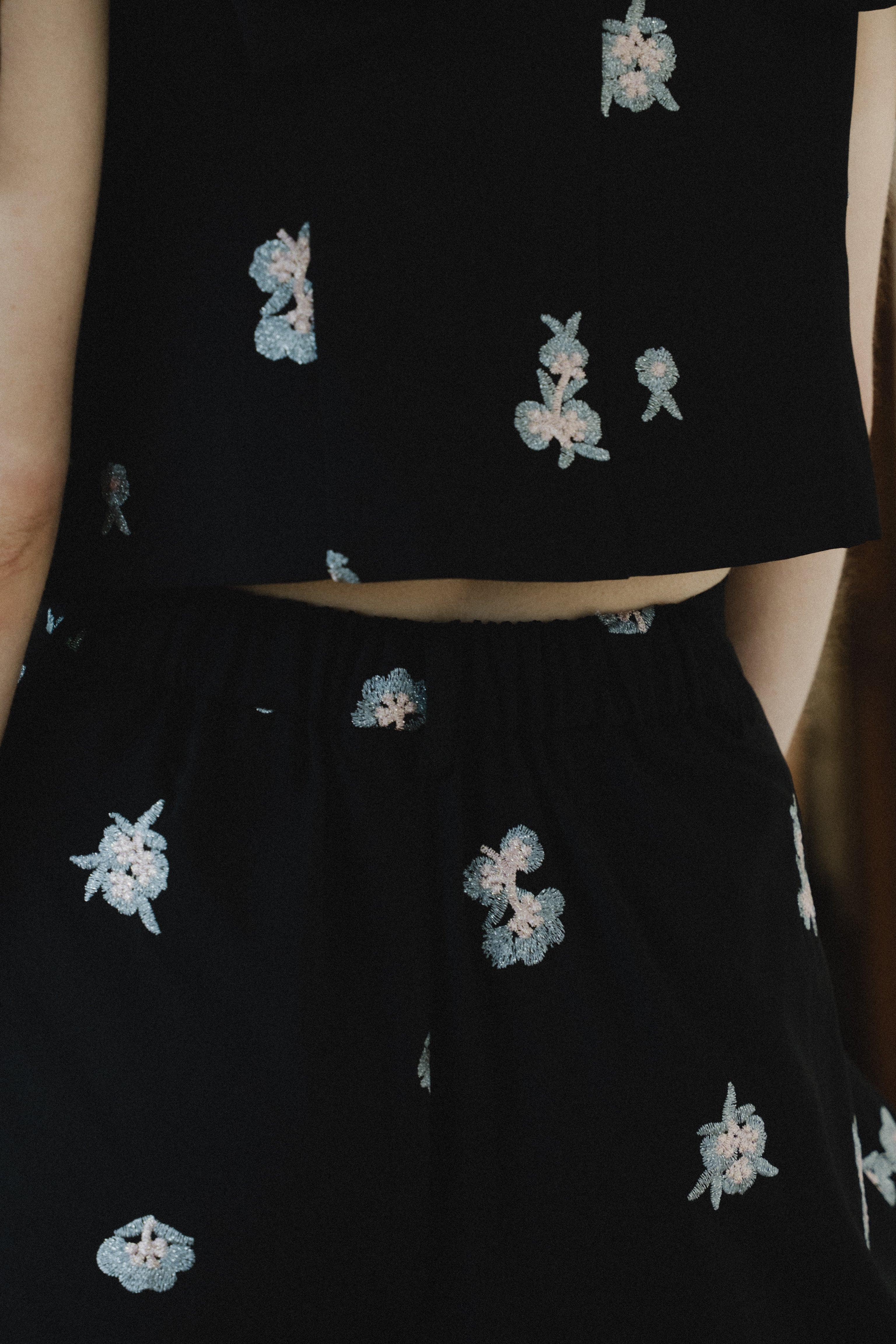 1111 	Petal Embroidery Setup Pants Dress