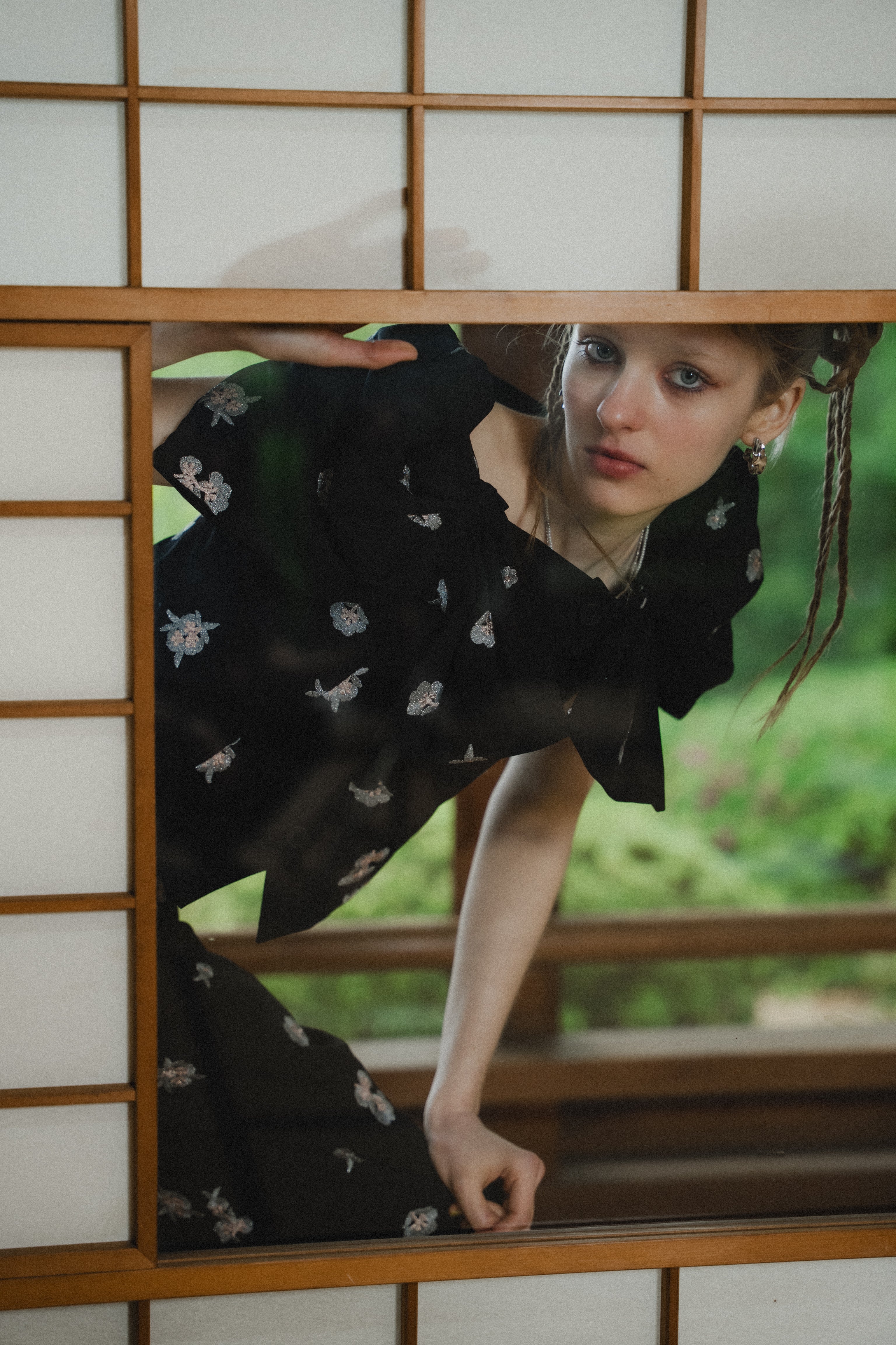 1111 	Petal Embroidery Setup Pants Dress