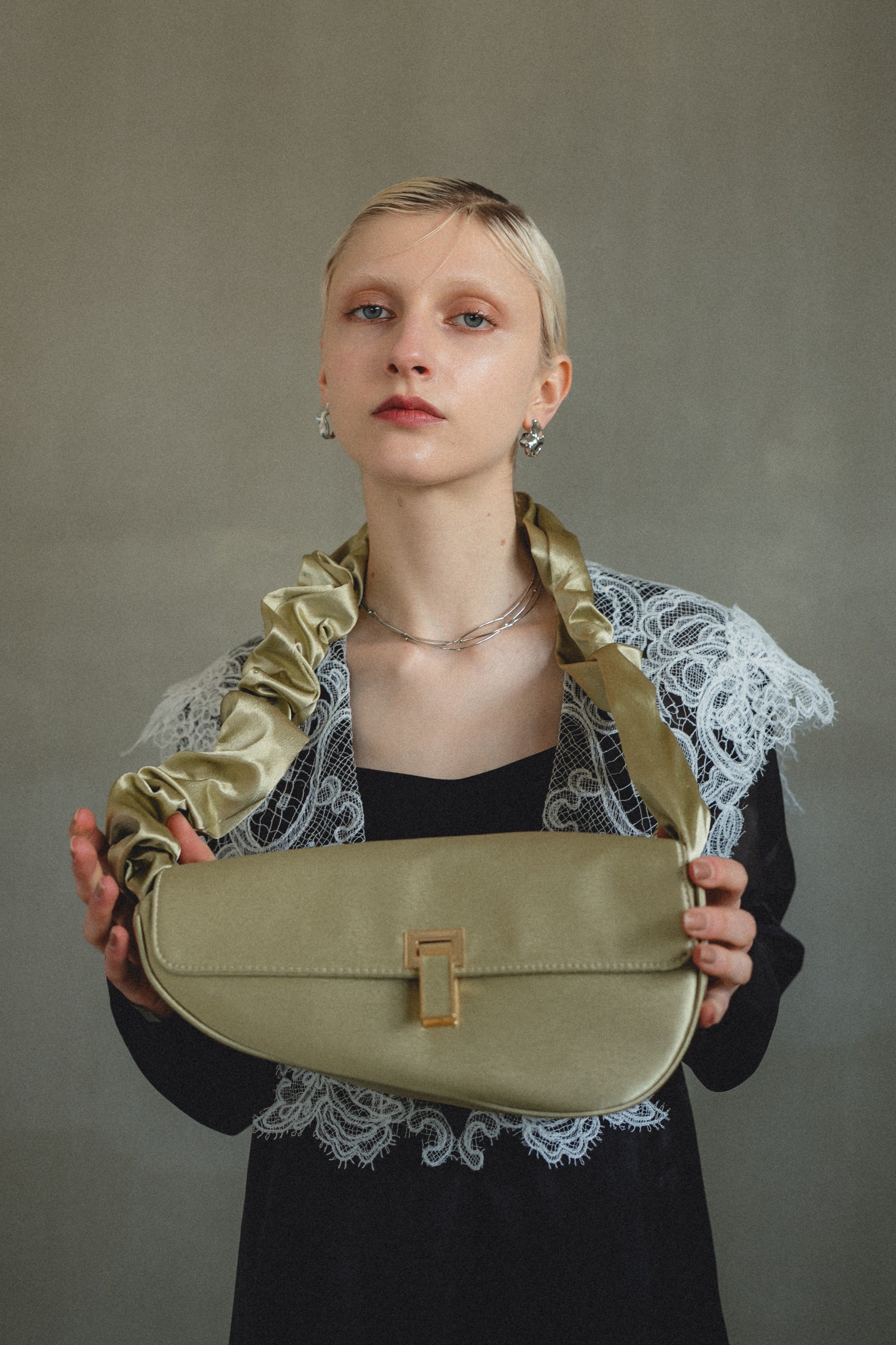 951 Frill handle clutch