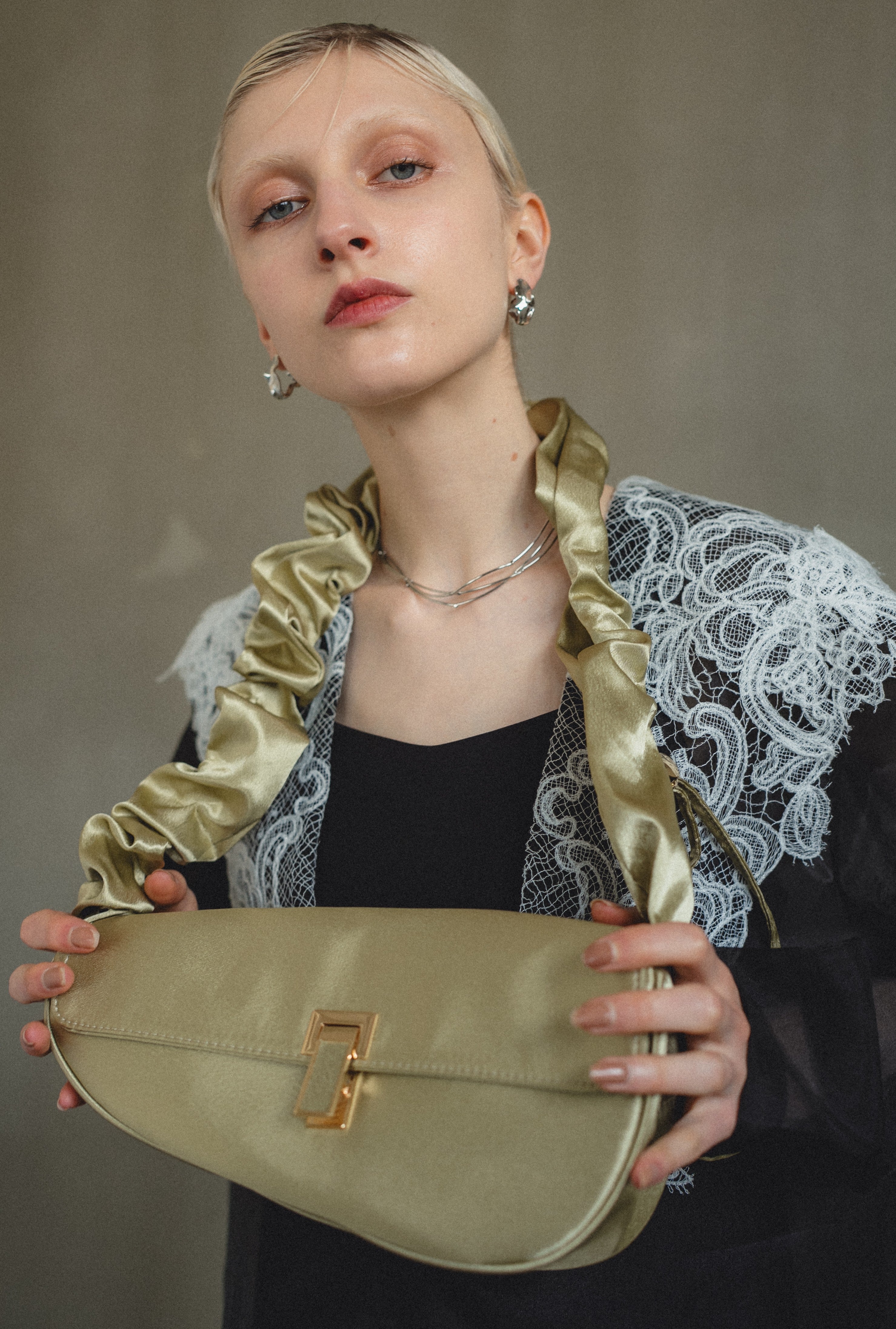 951 Frill handle clutch