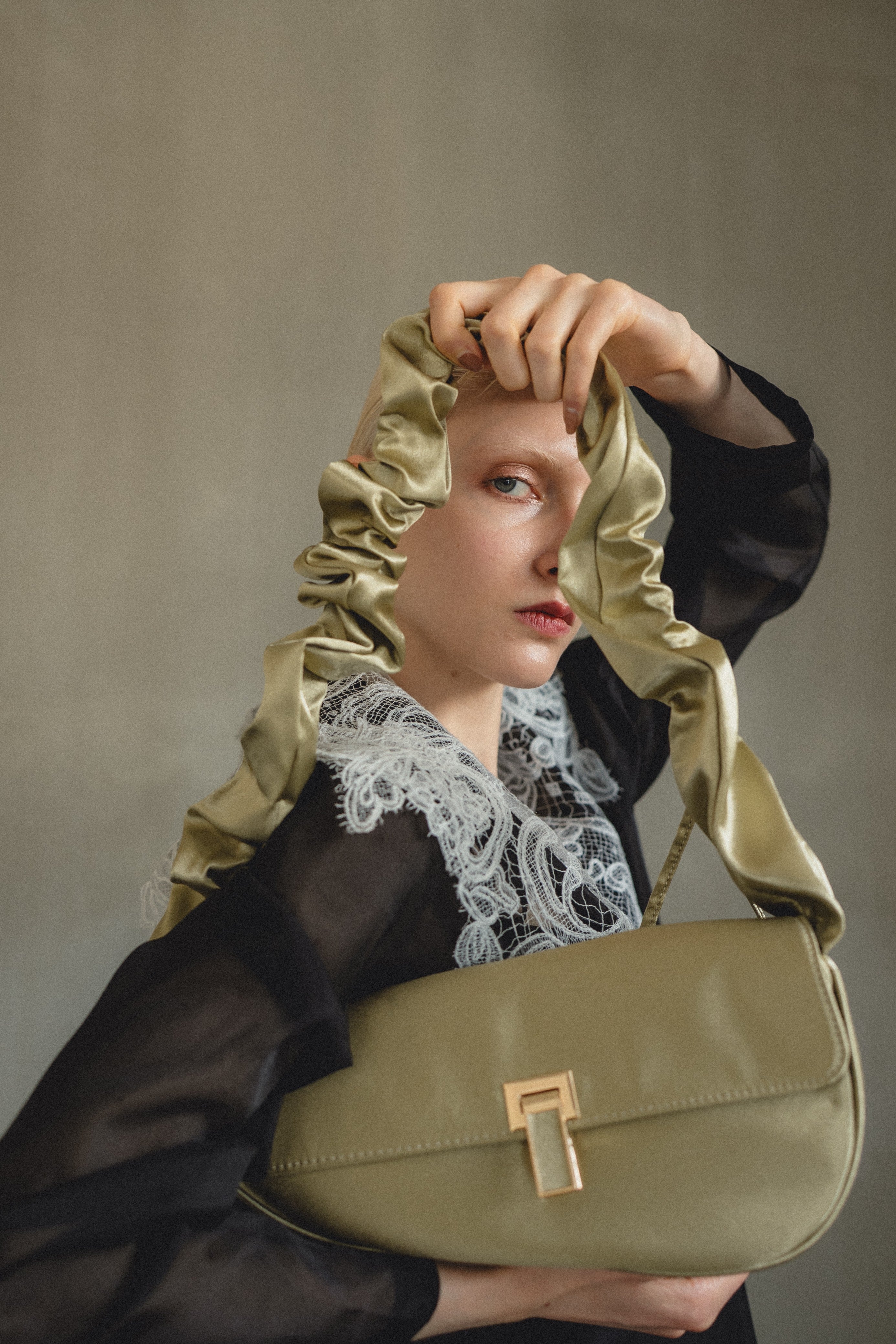 951 Frill handle clutch