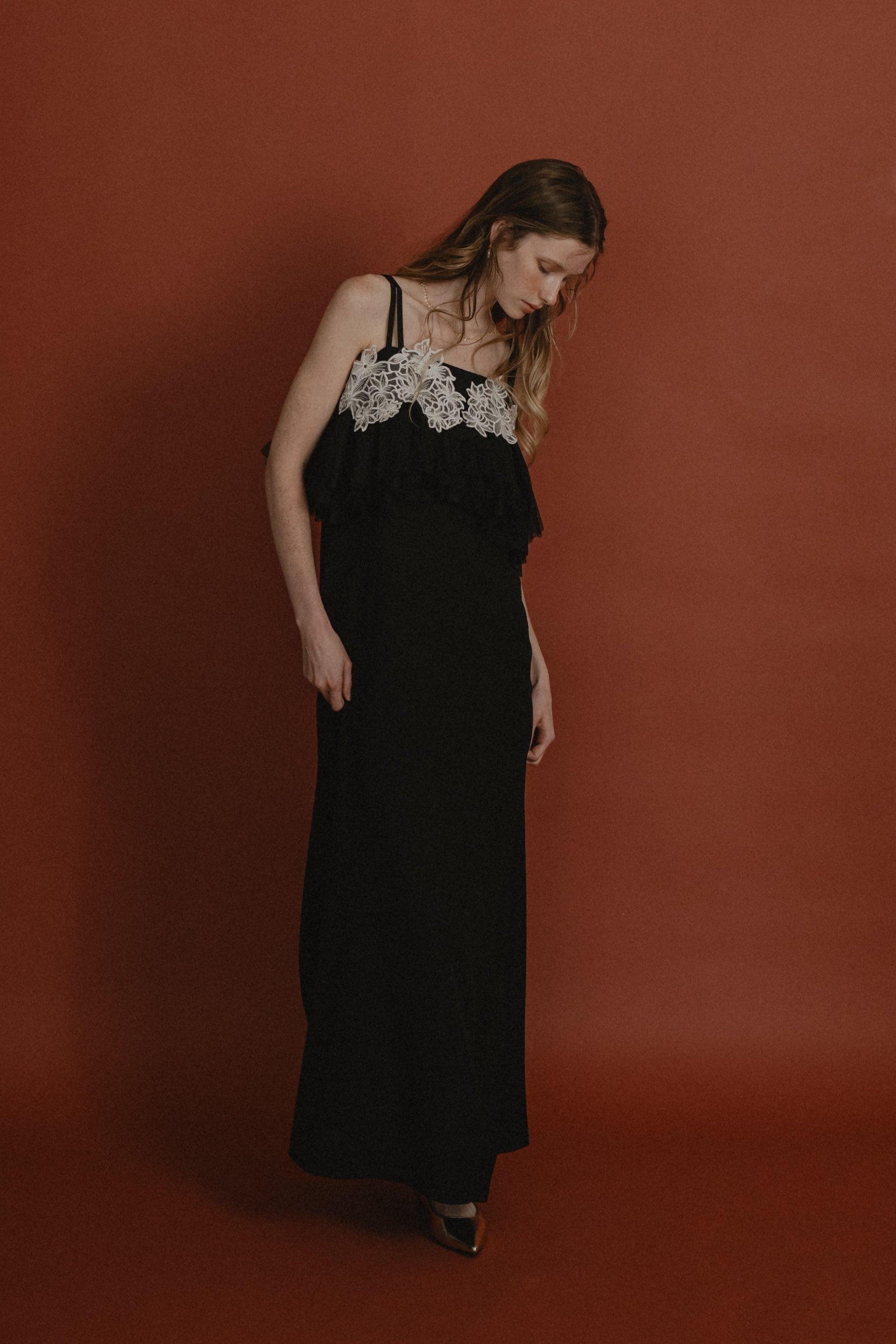 1015 Petal embroidery dress
