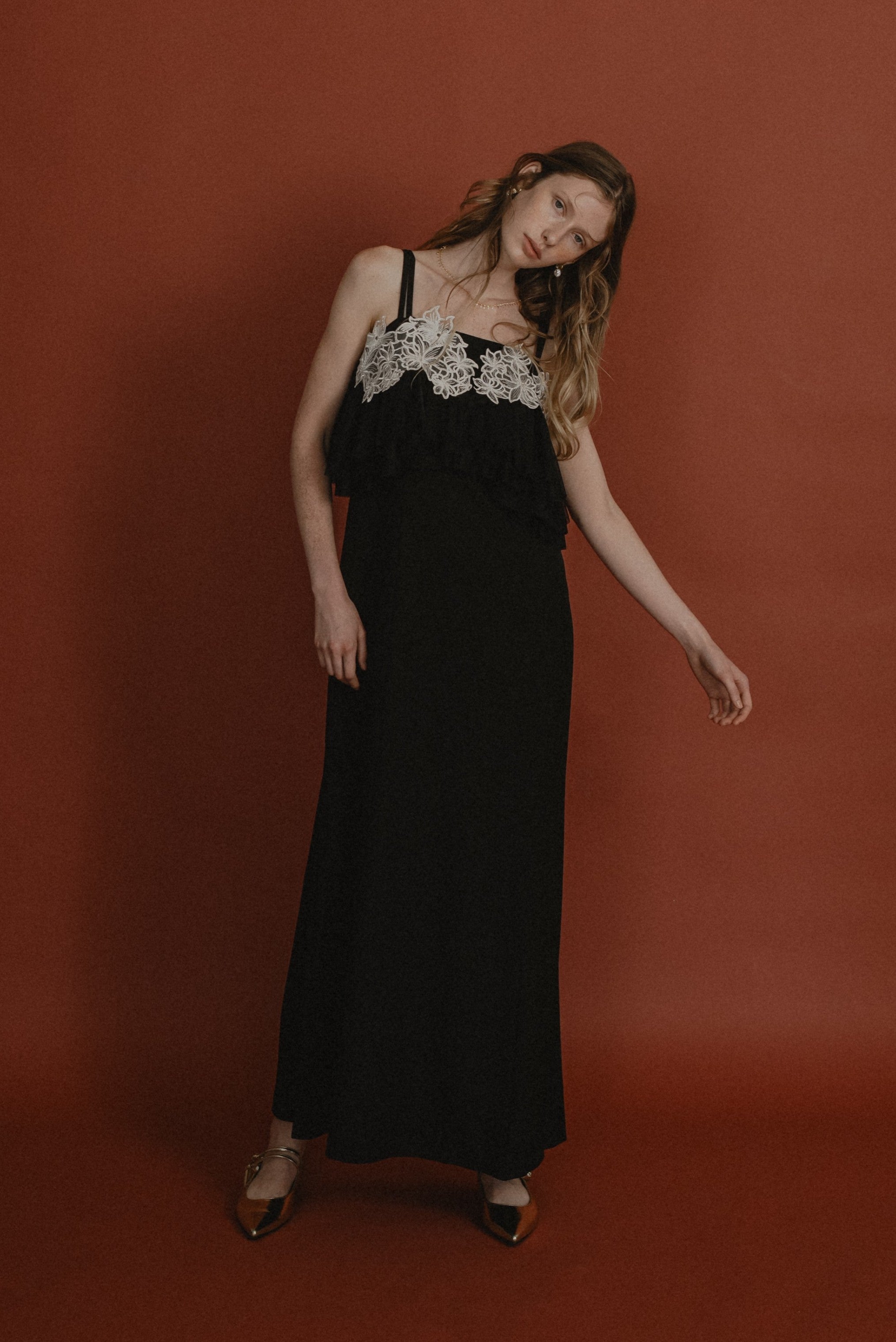 1015 Petal embroidery dress