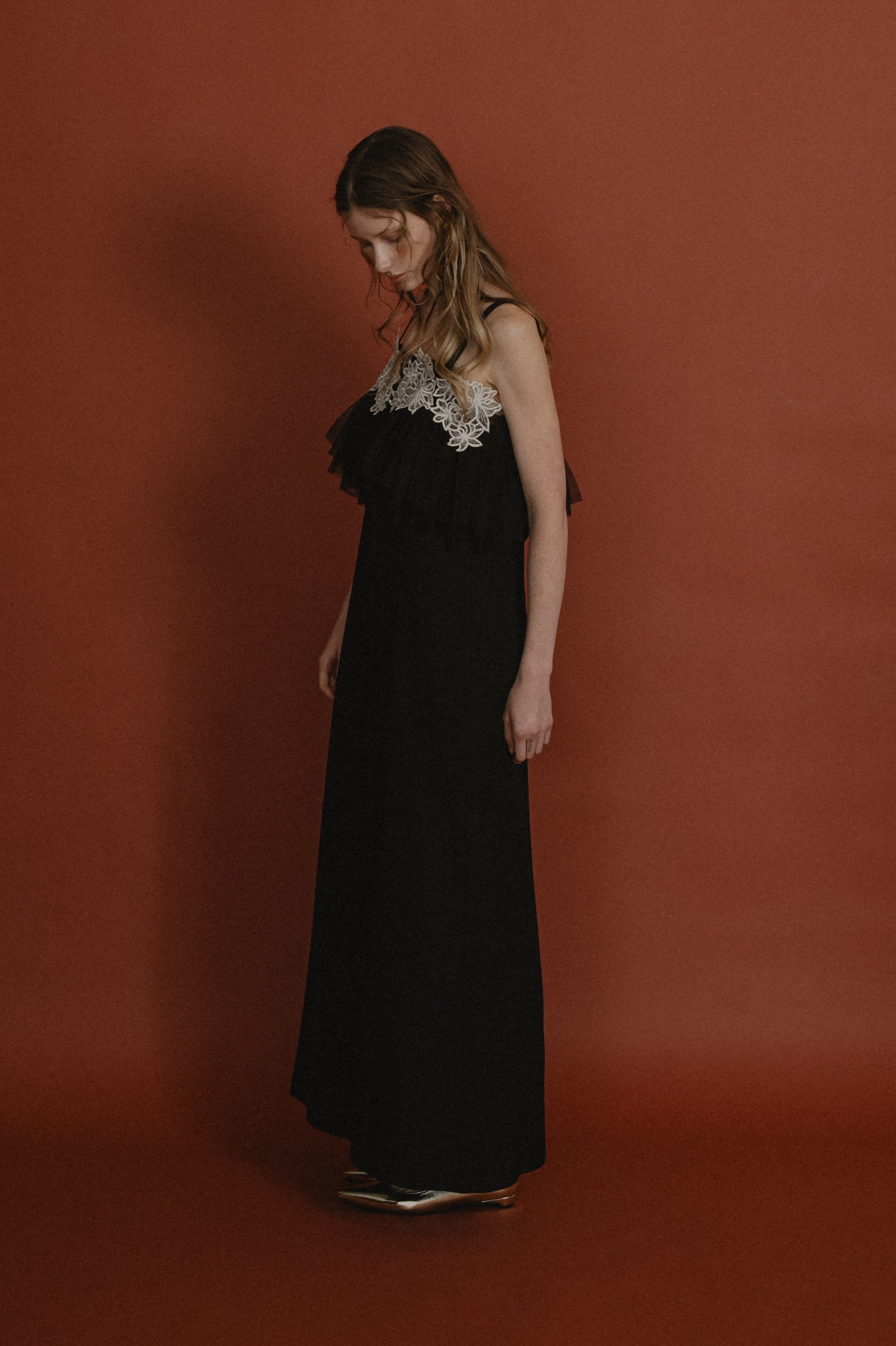 1015 Petal embroidery dress