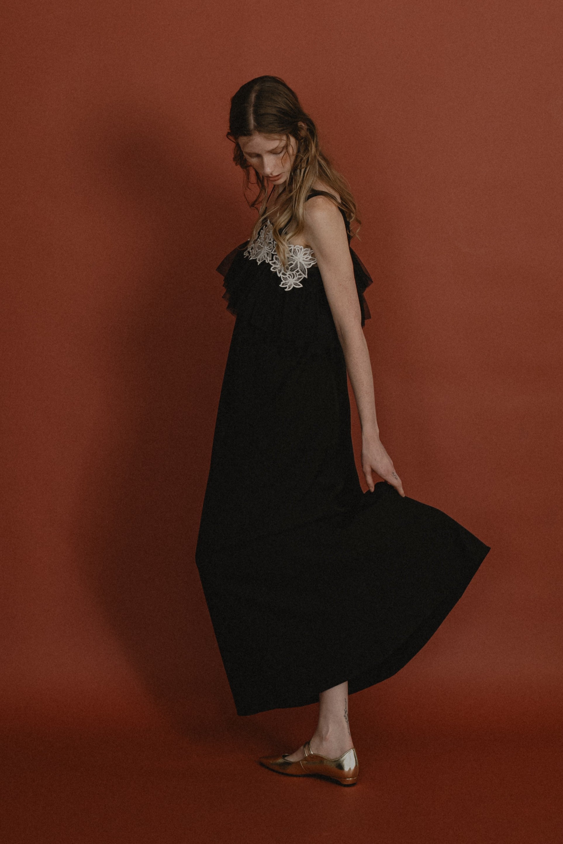 1015 Petal embroidery dress