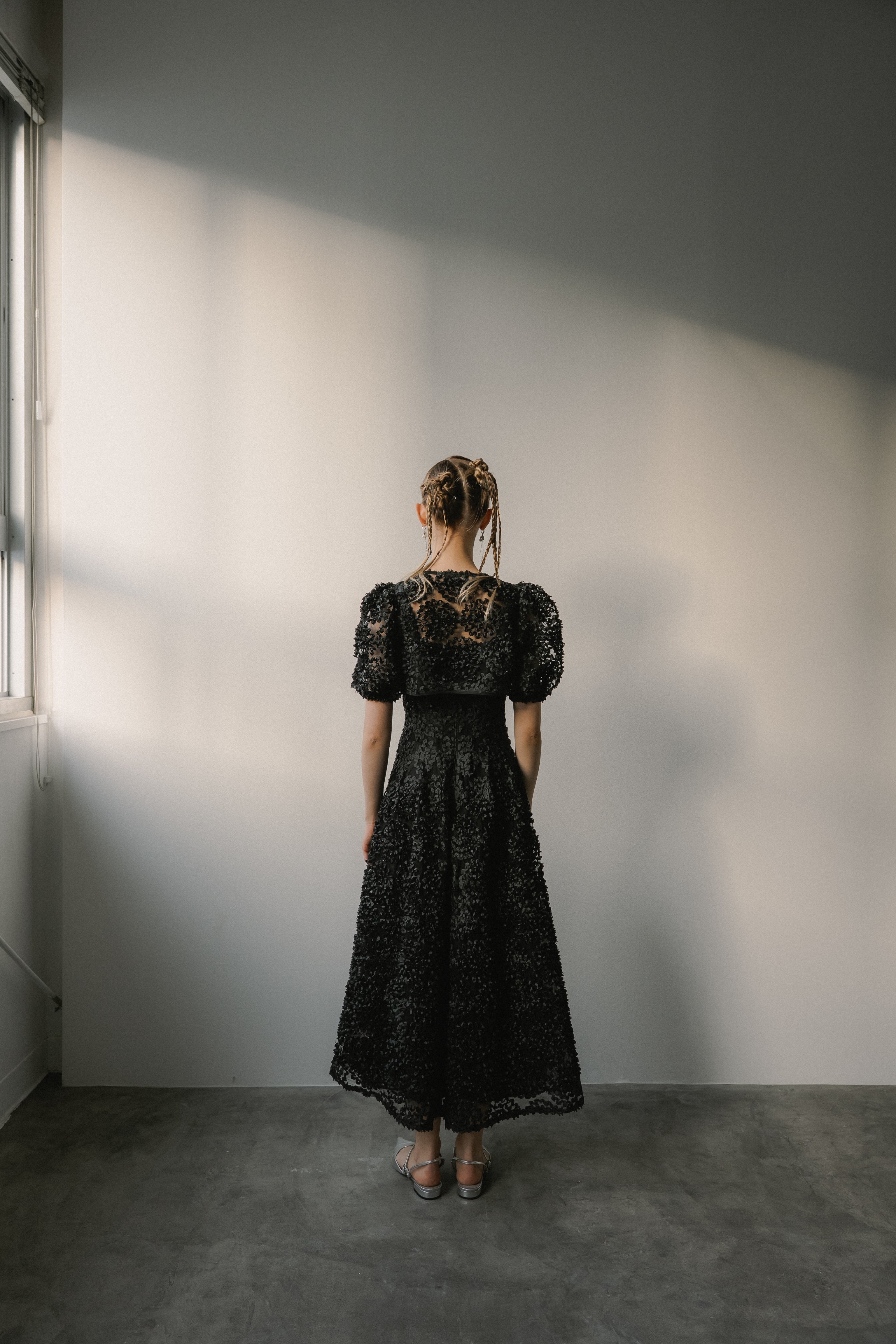 et.UNiVER │1056 Bloom noir dress – et.UNiVER │ 公式オンラインストア