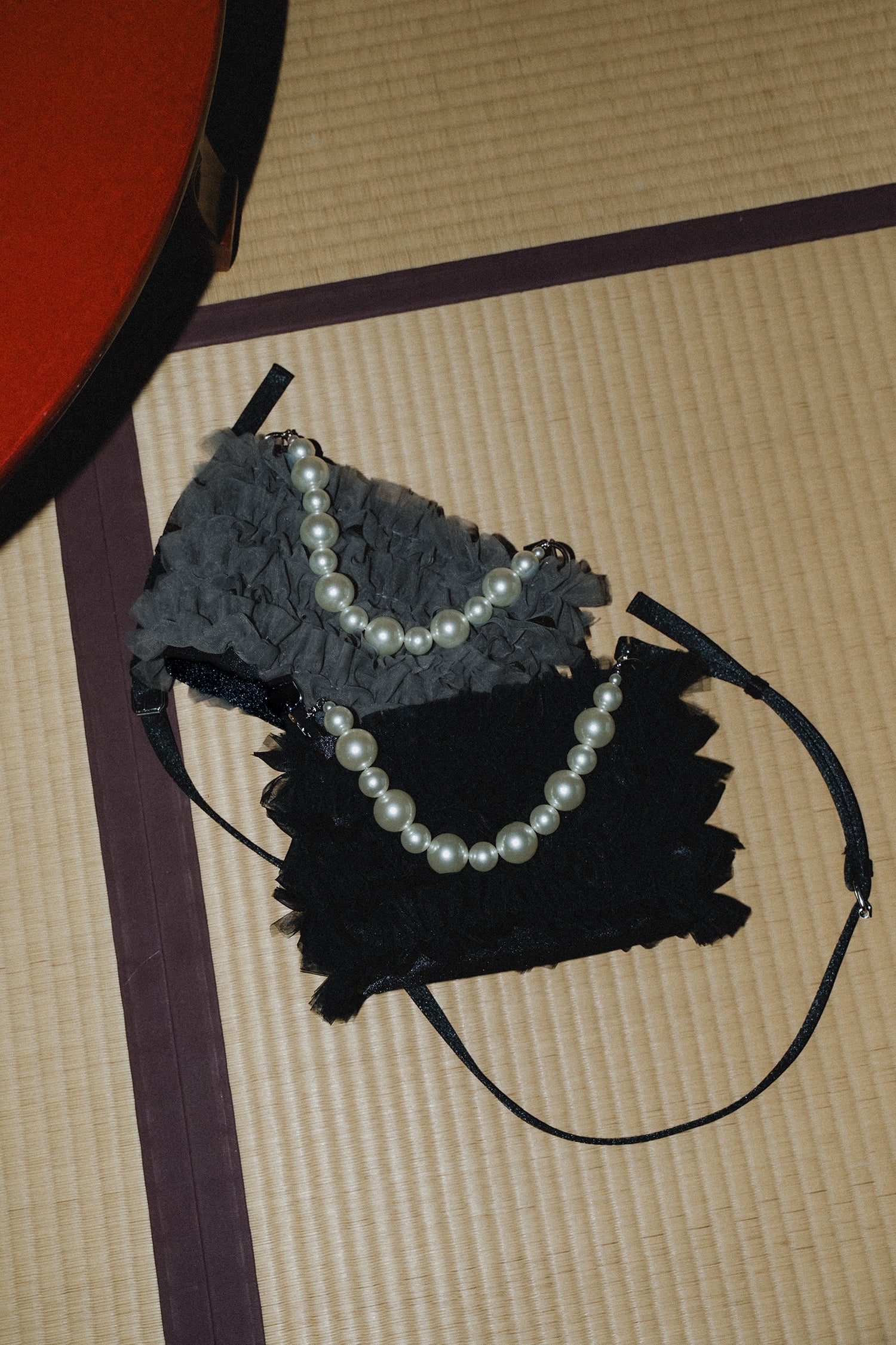 1093 Frill clutch bag