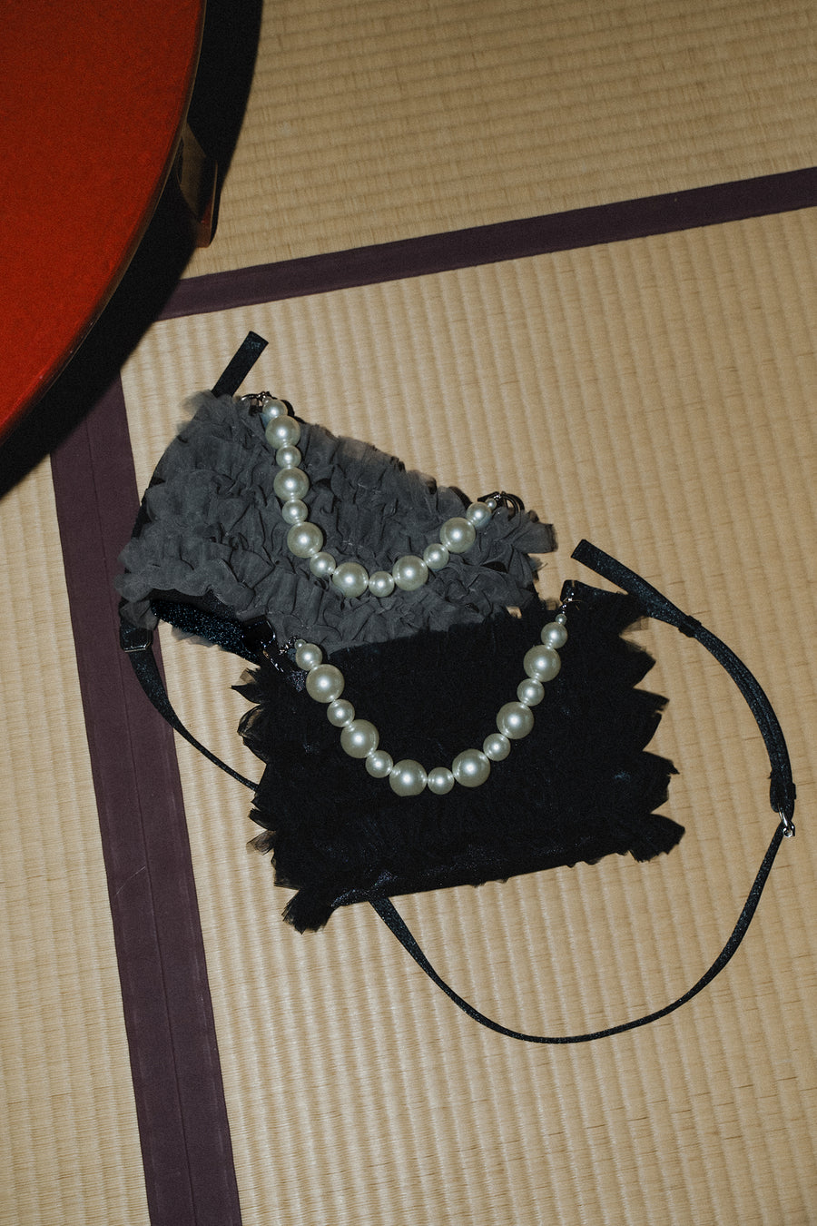 1093 Frill clutch bag