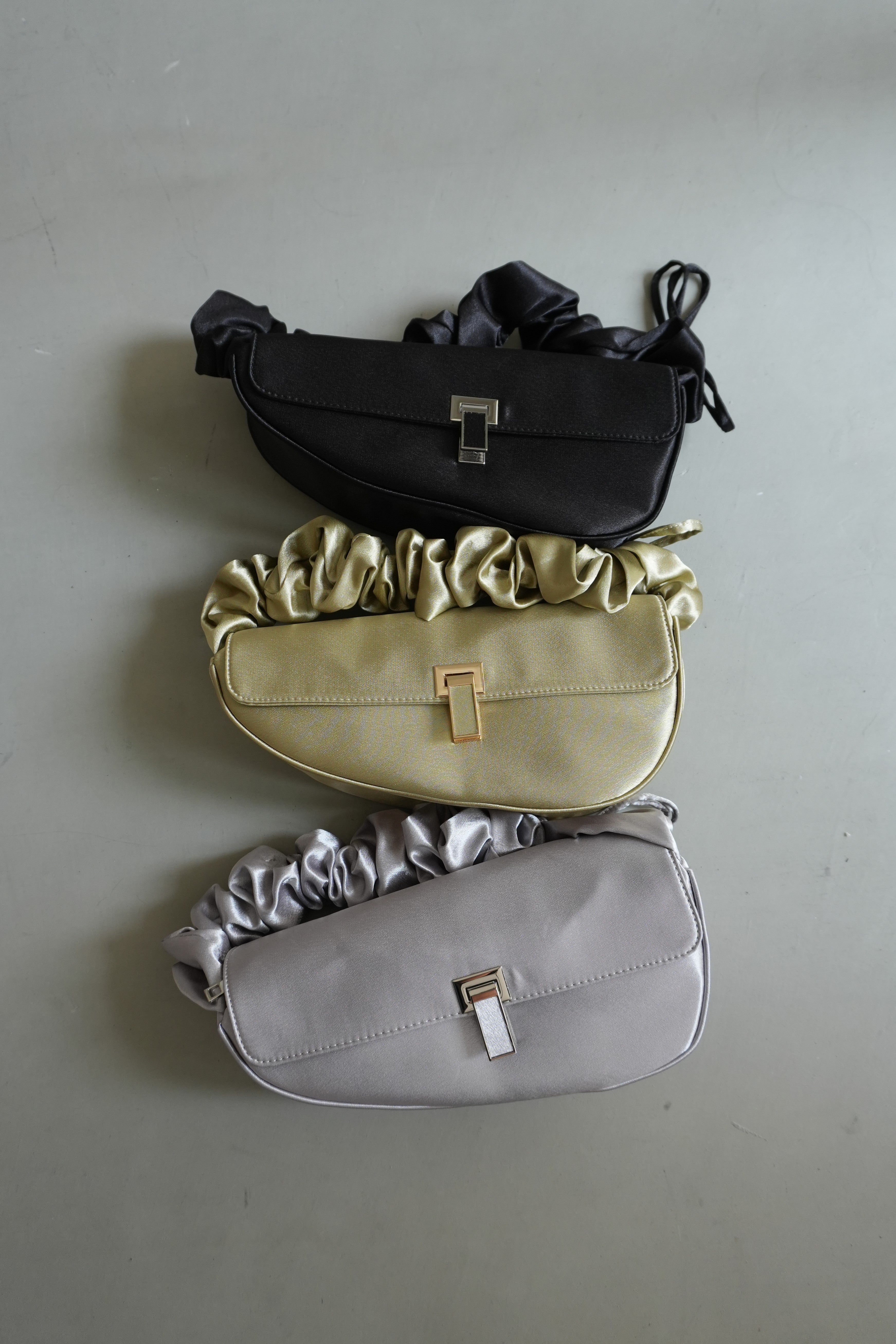 951 Frill handle clutch