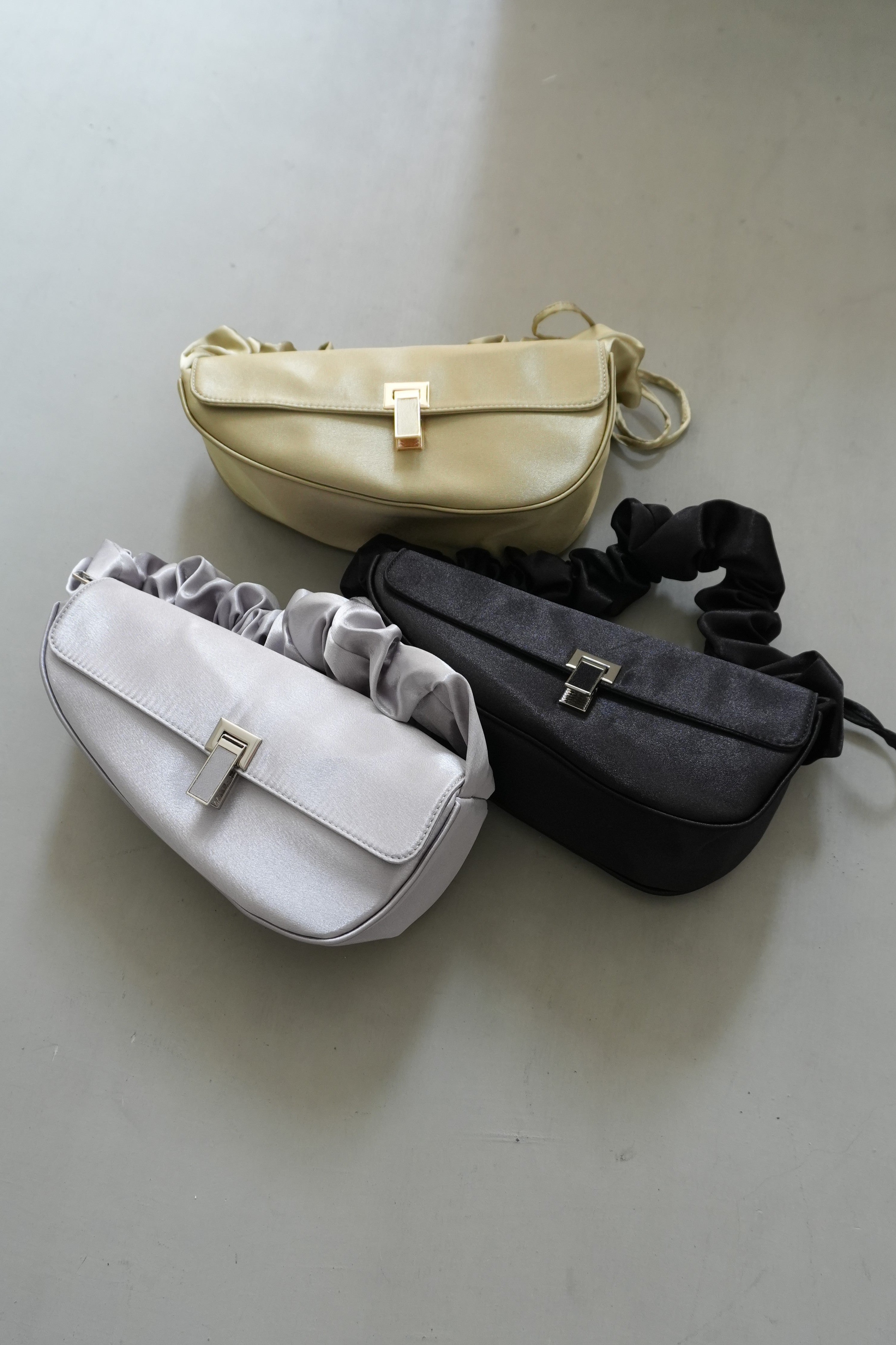 951 Frill handle clutch