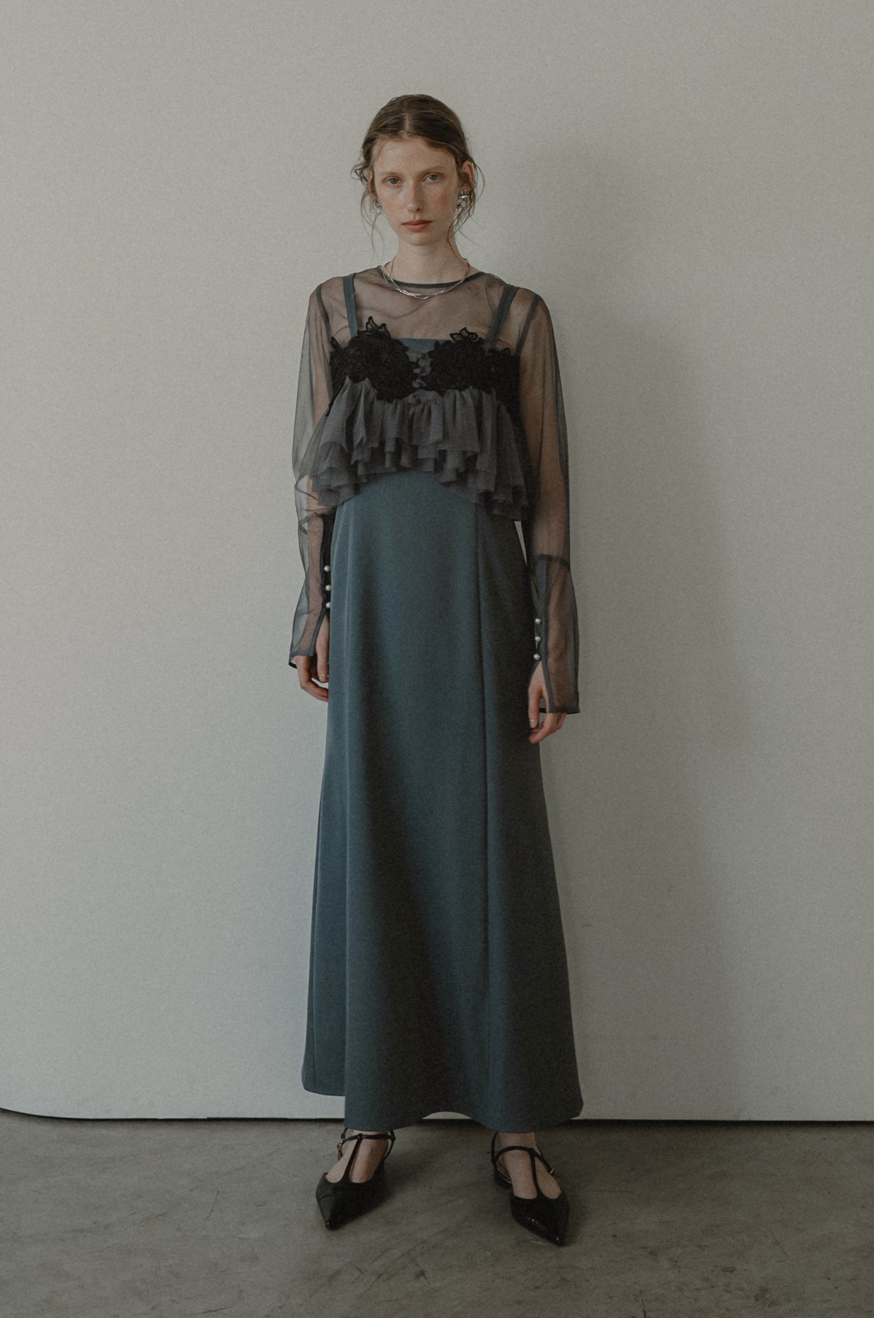 1015 Petal embroidery dress