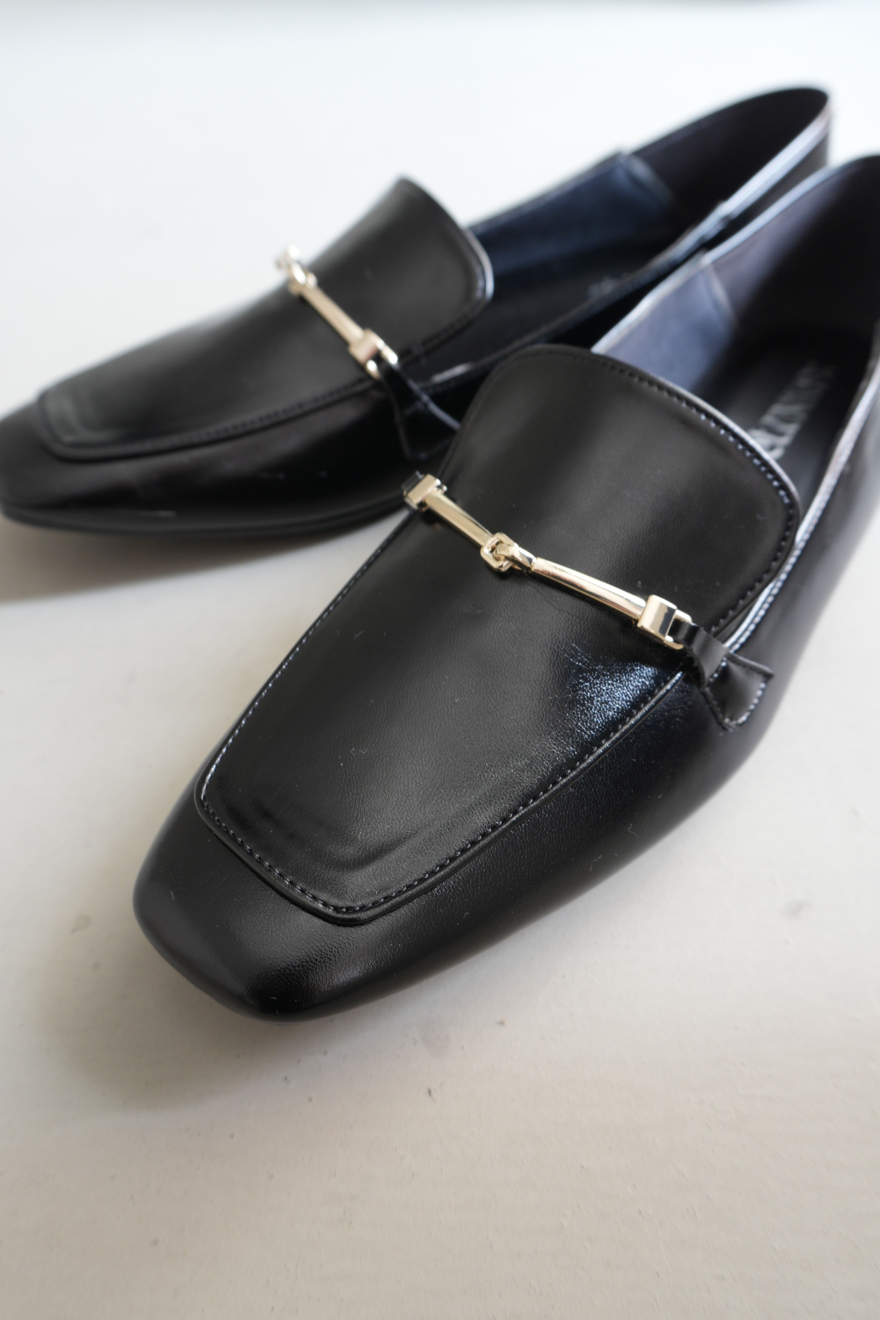 1102 Square Loafers