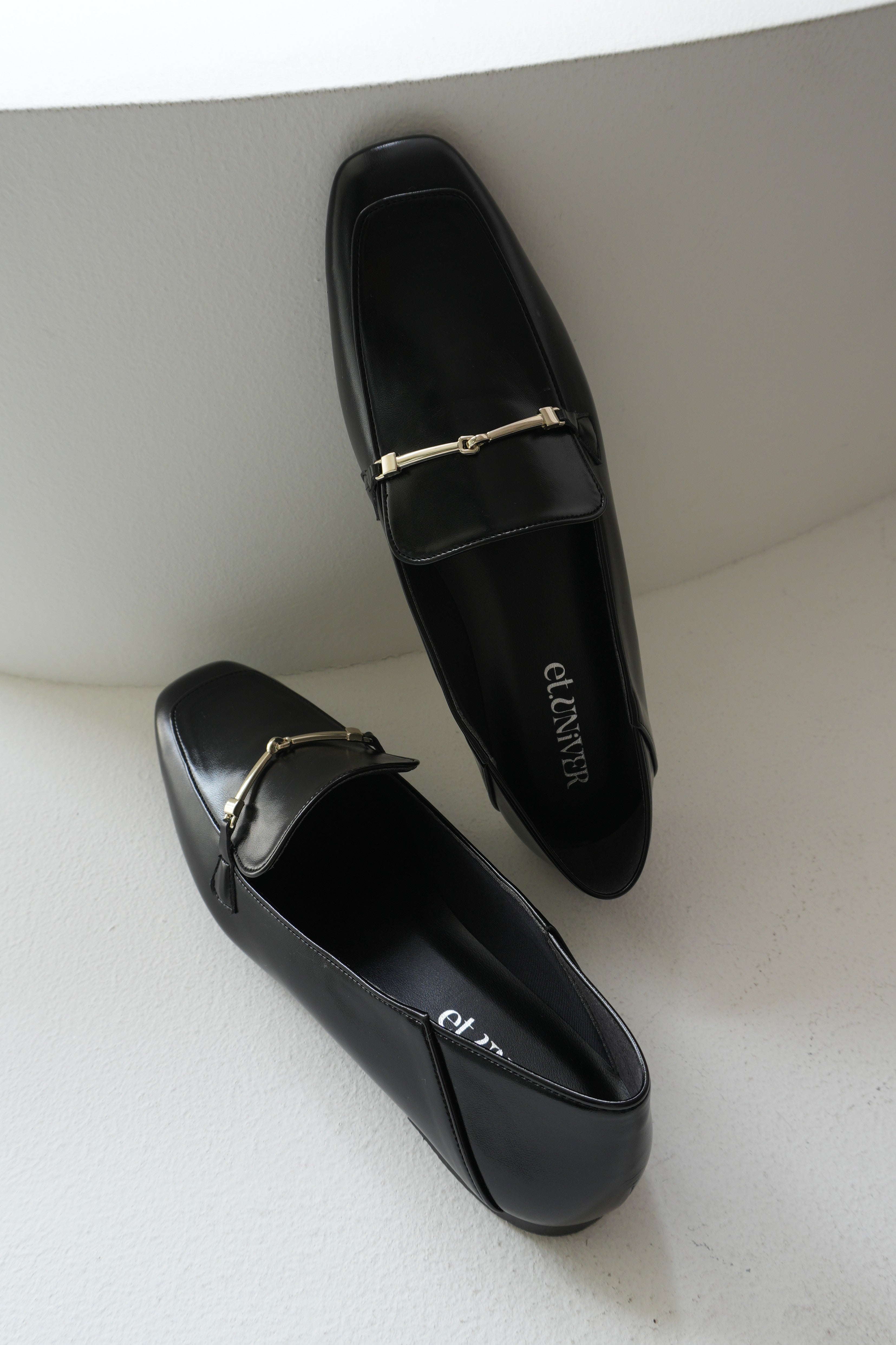 1102 Square Loafers