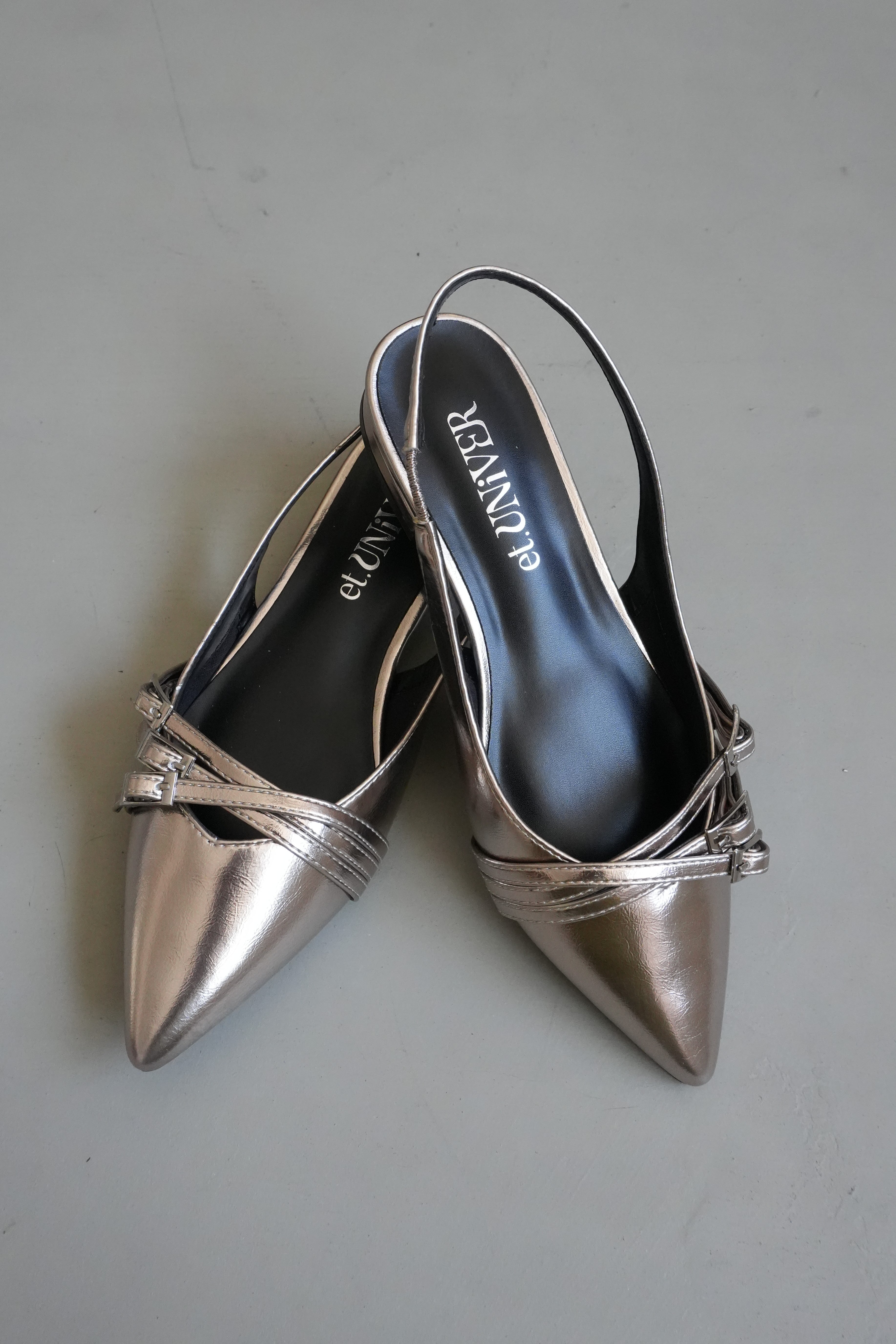 962 strap overlay pumps