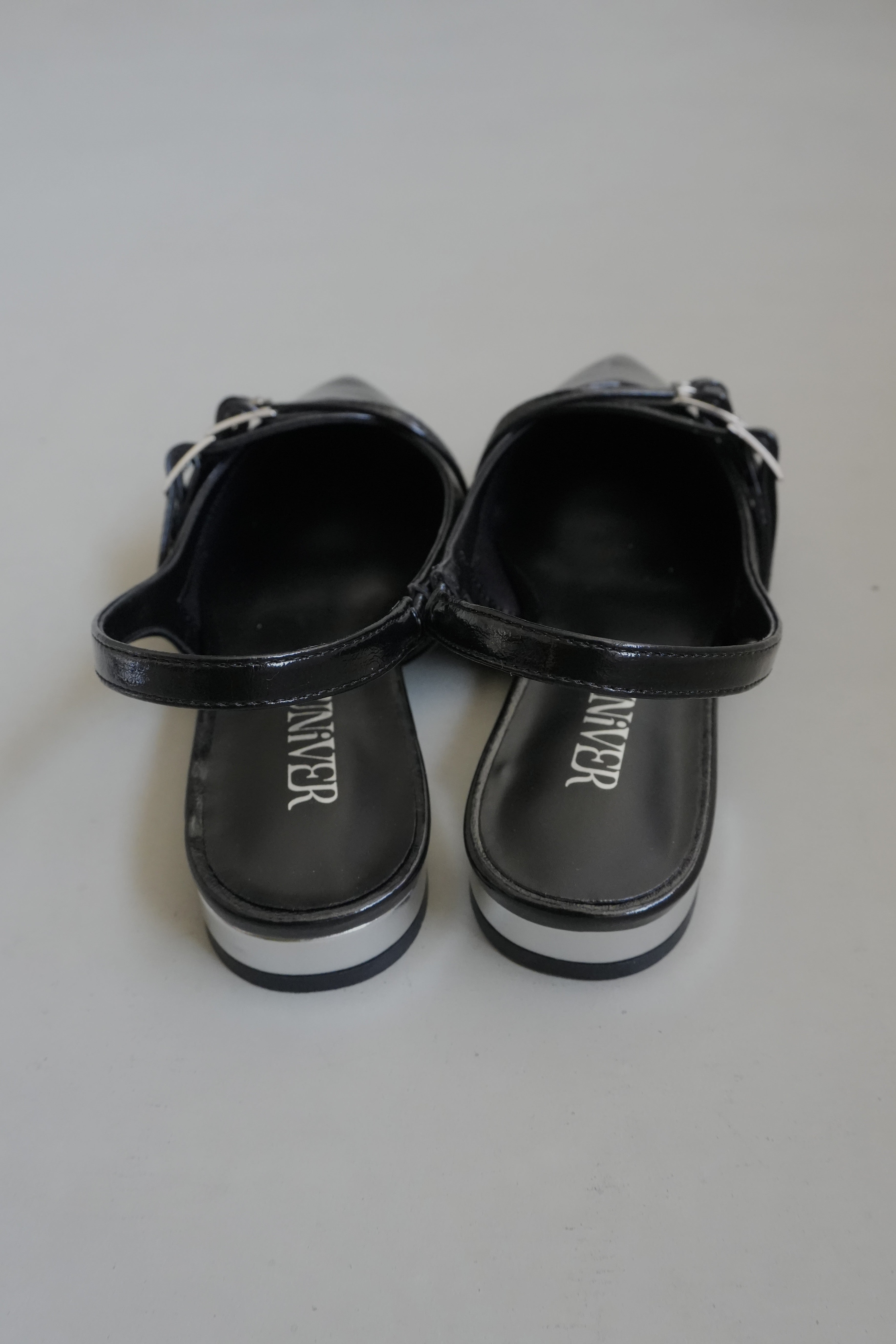 962 strap overlay pumps