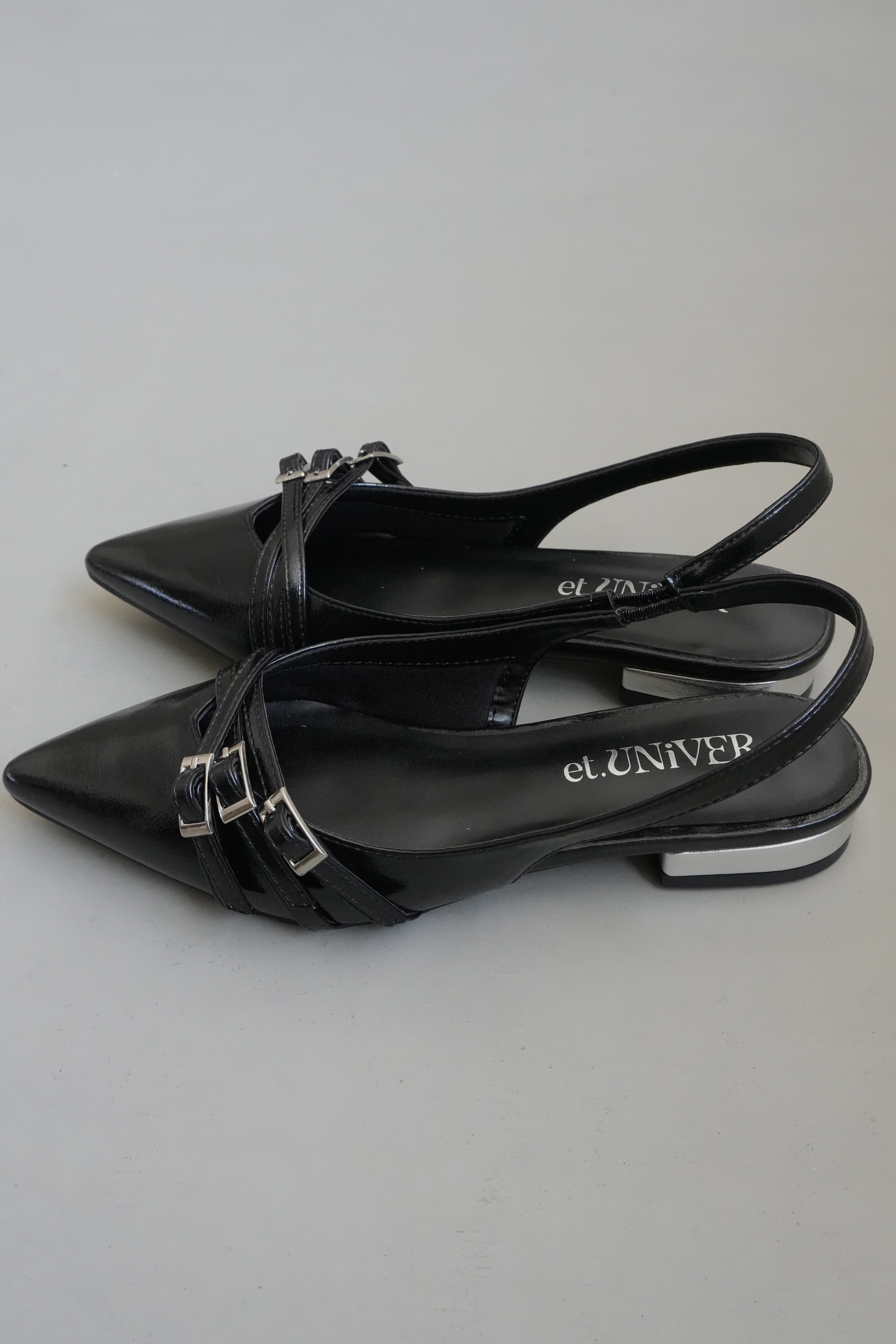 962 strap overlay pumps