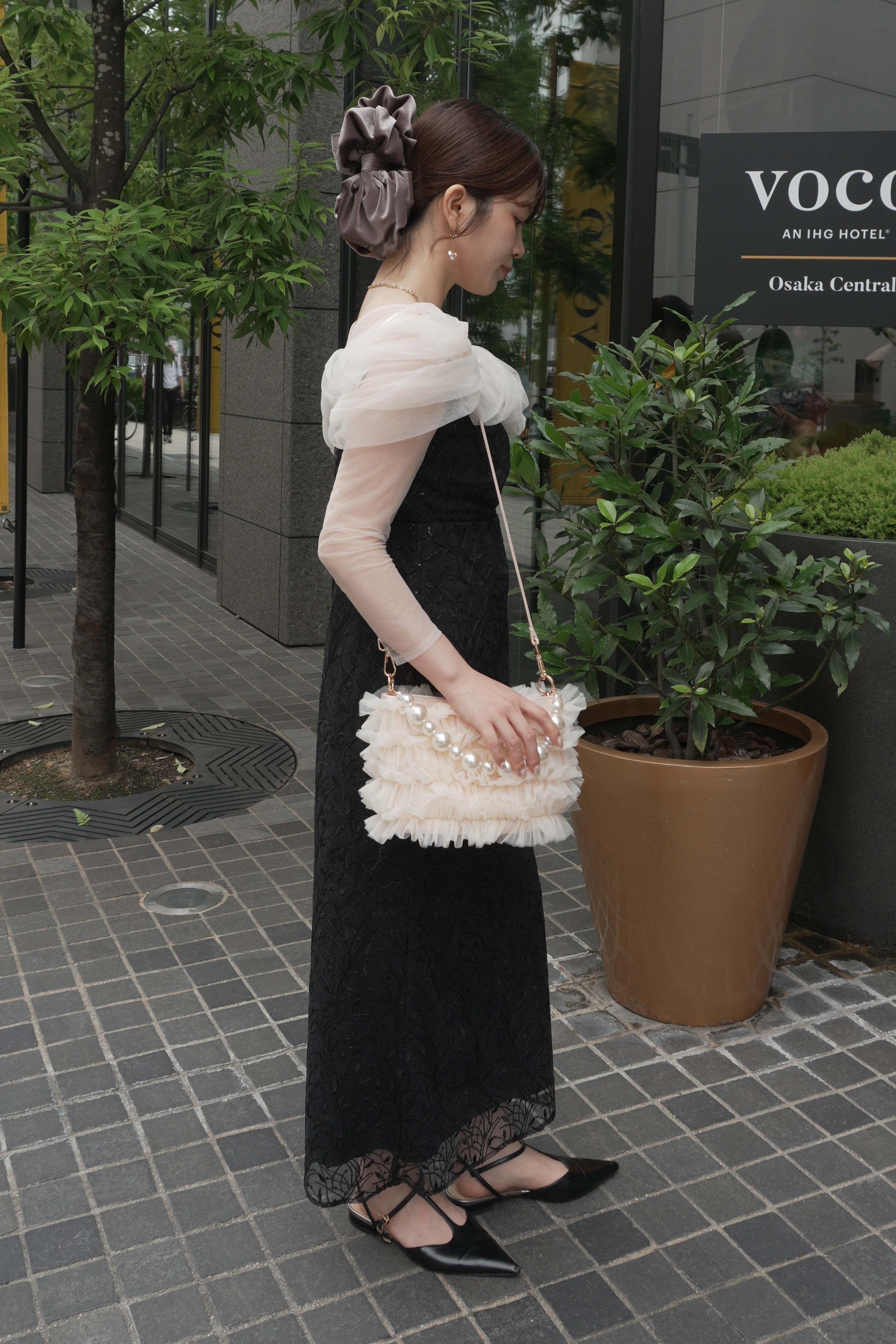 1093 Frill clutch bag