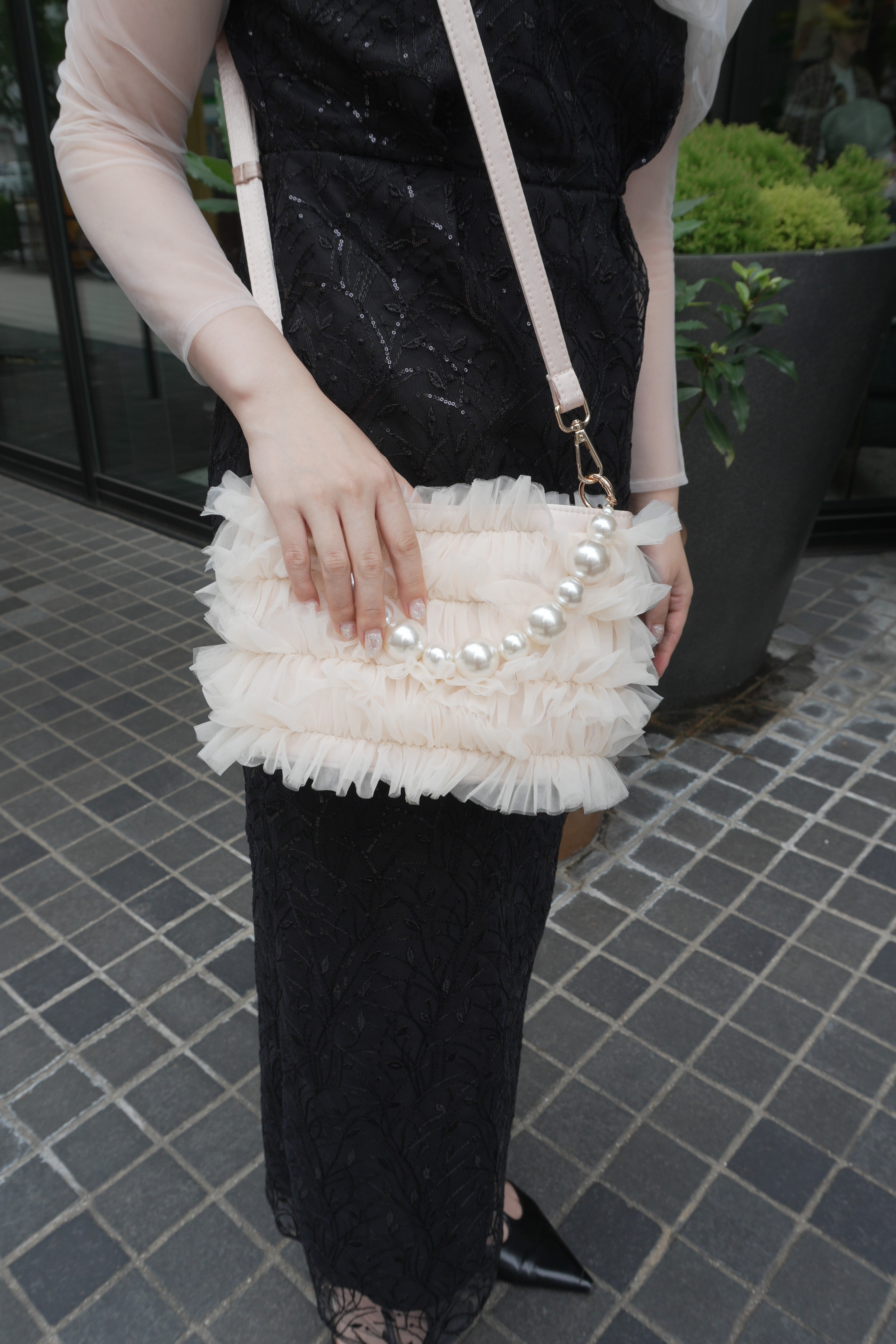 1093 Frill clutch bag