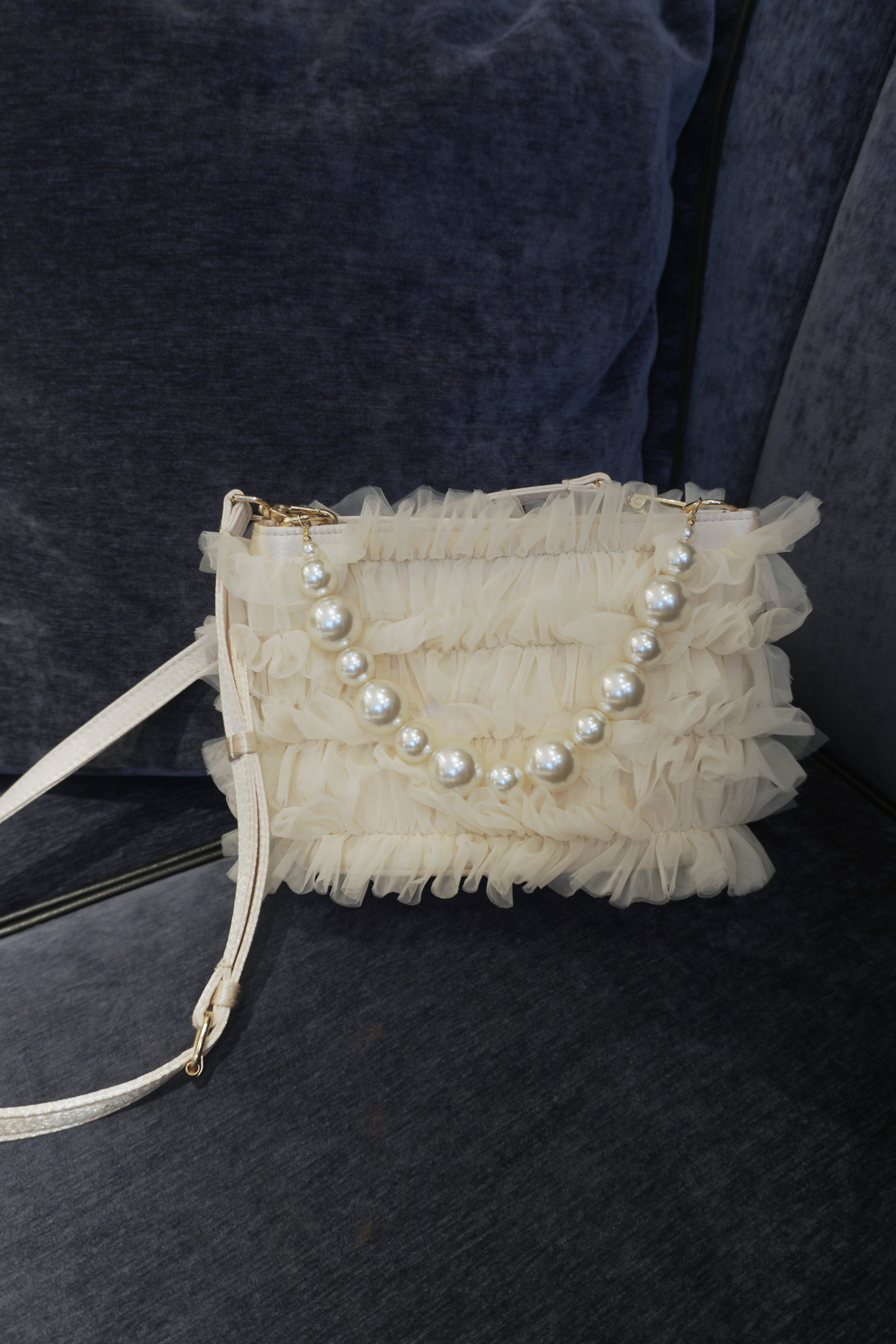 1093 Frill clutch bag