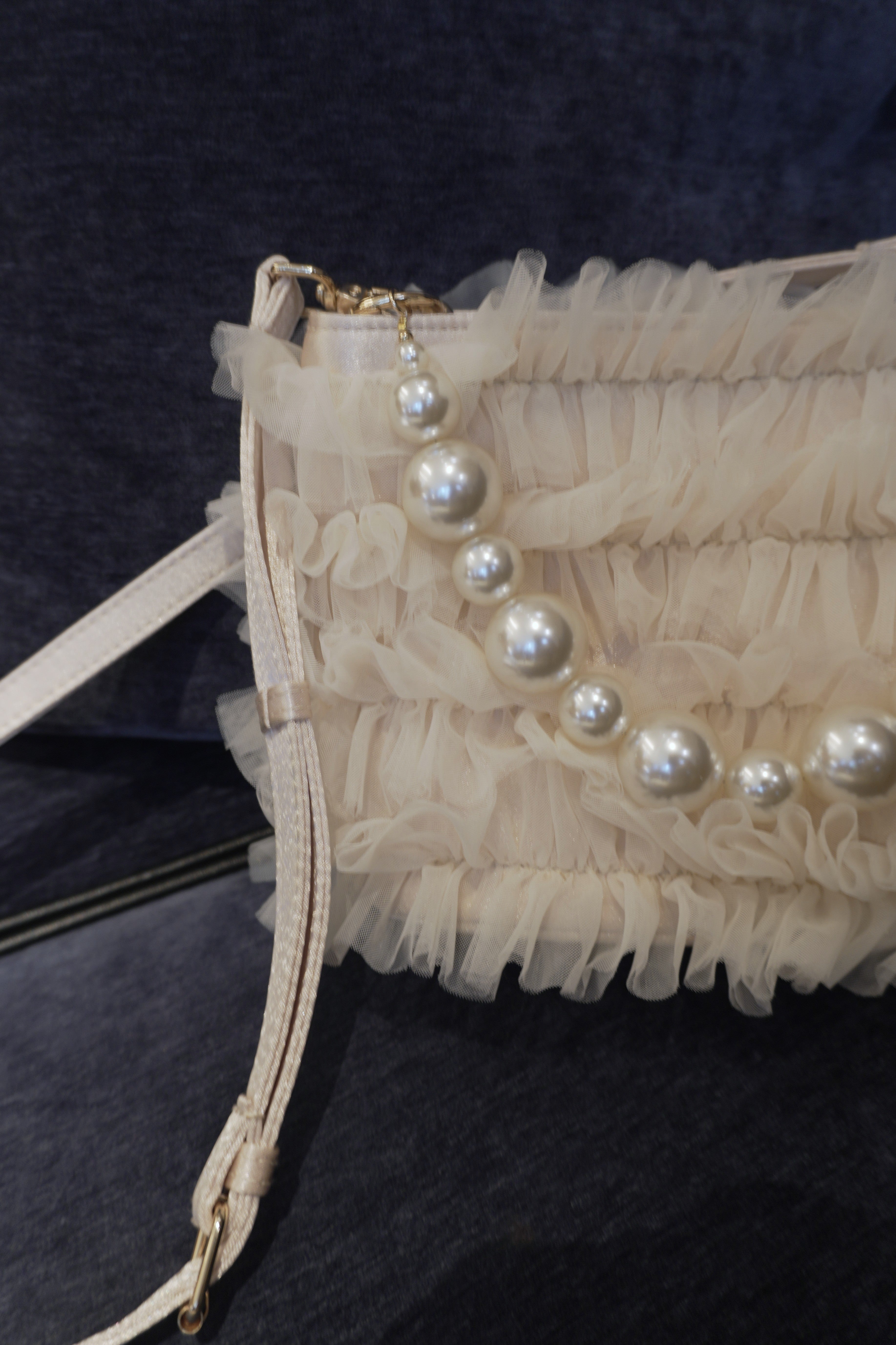 1093 Frill clutch bag