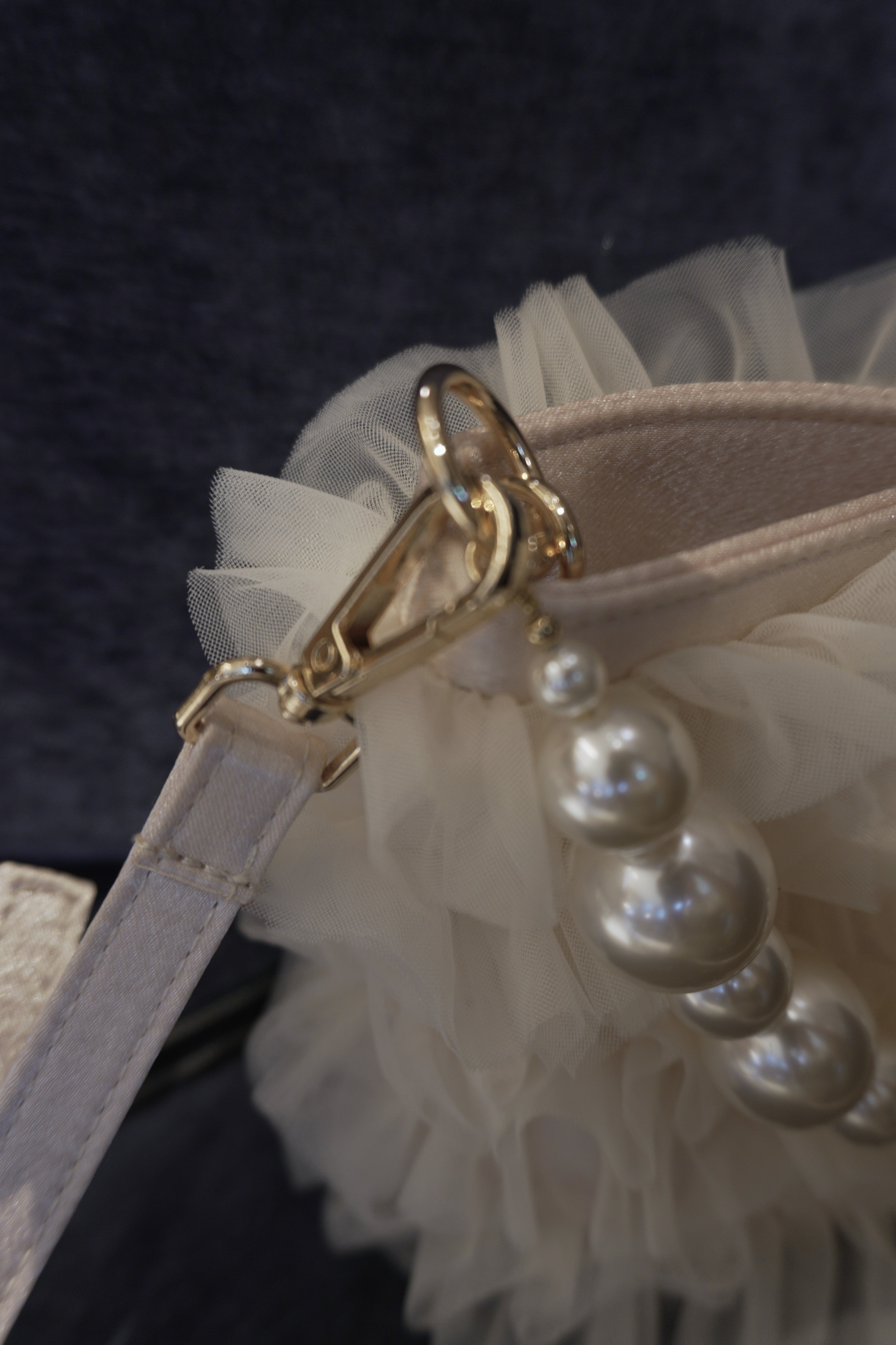 1093 Frill clutch bag