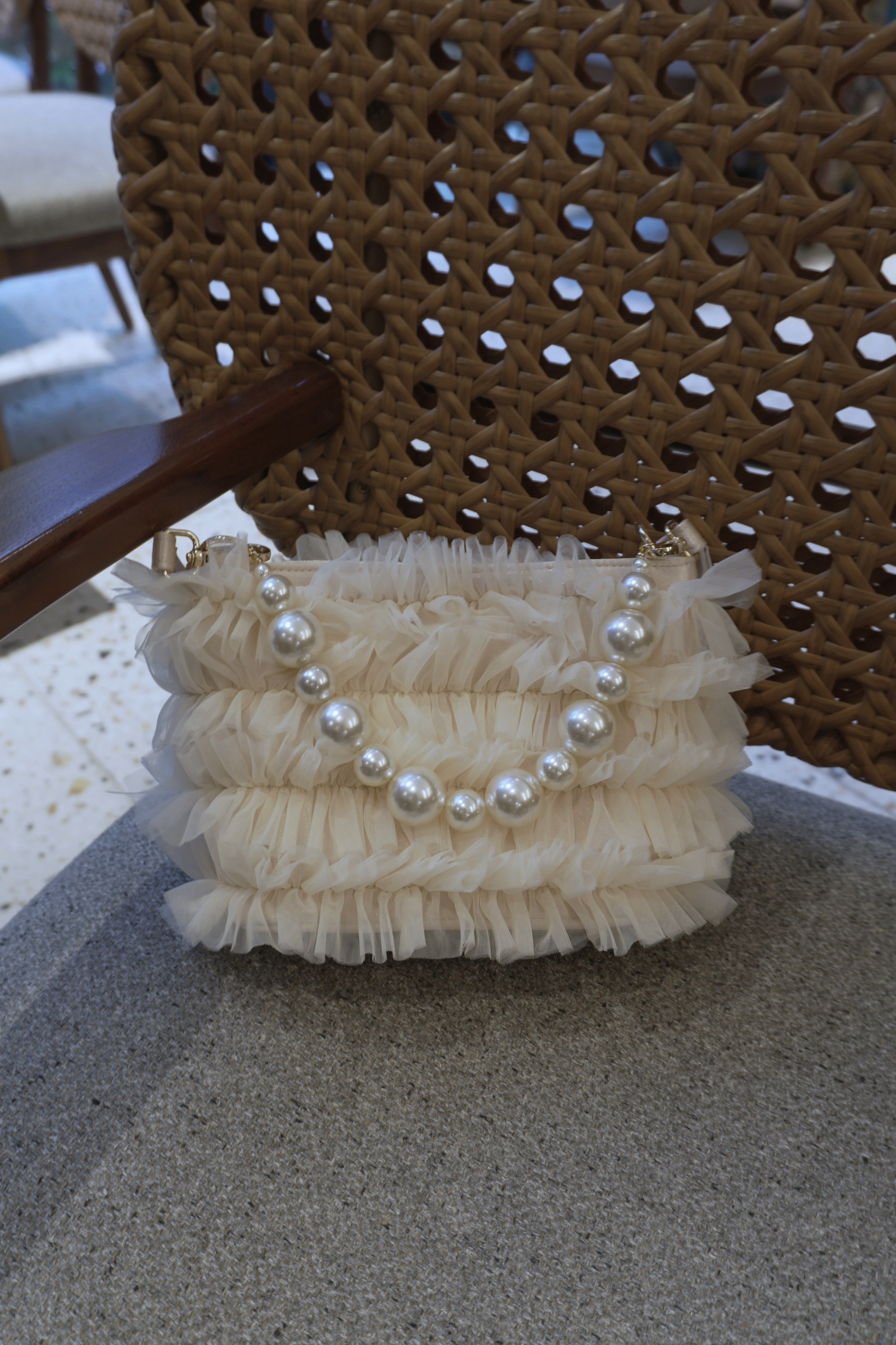 1093 Frill clutch bag