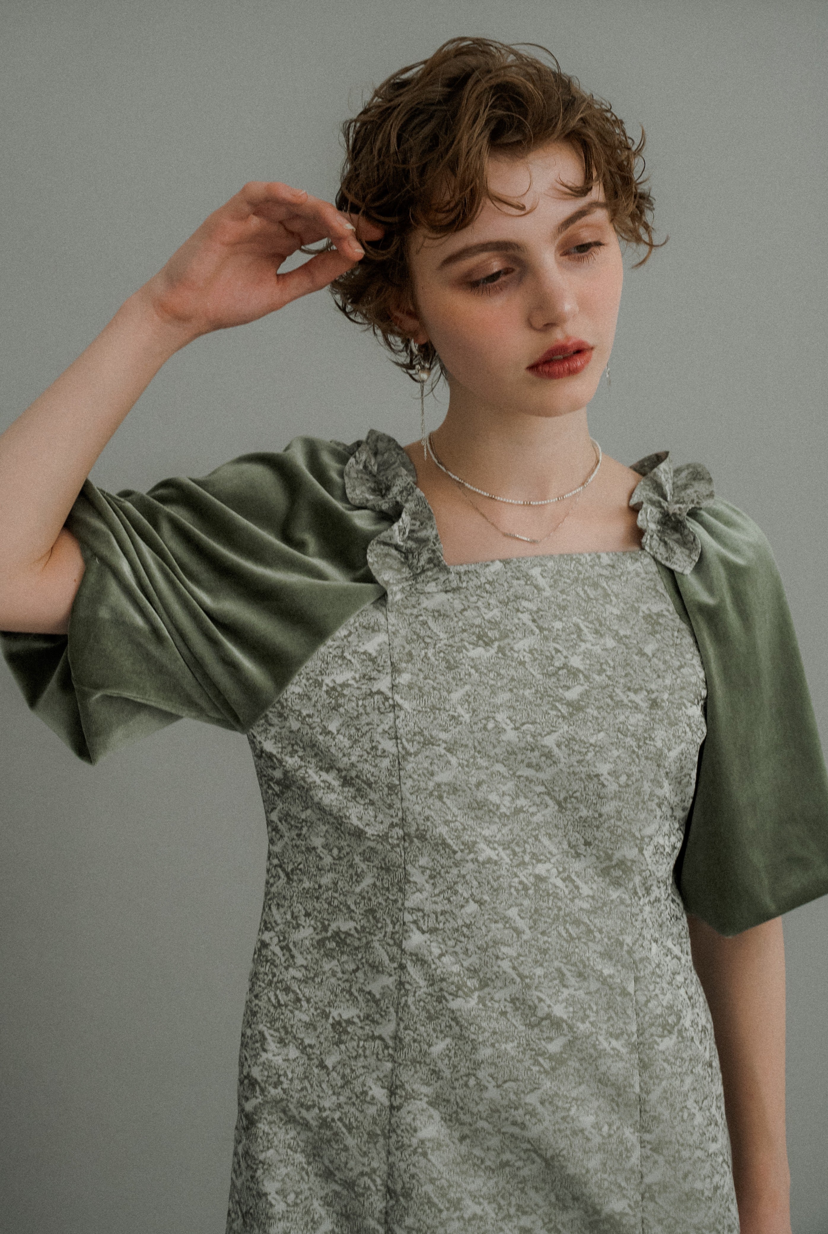 1047 Puff-sleeve Jacquard Dress