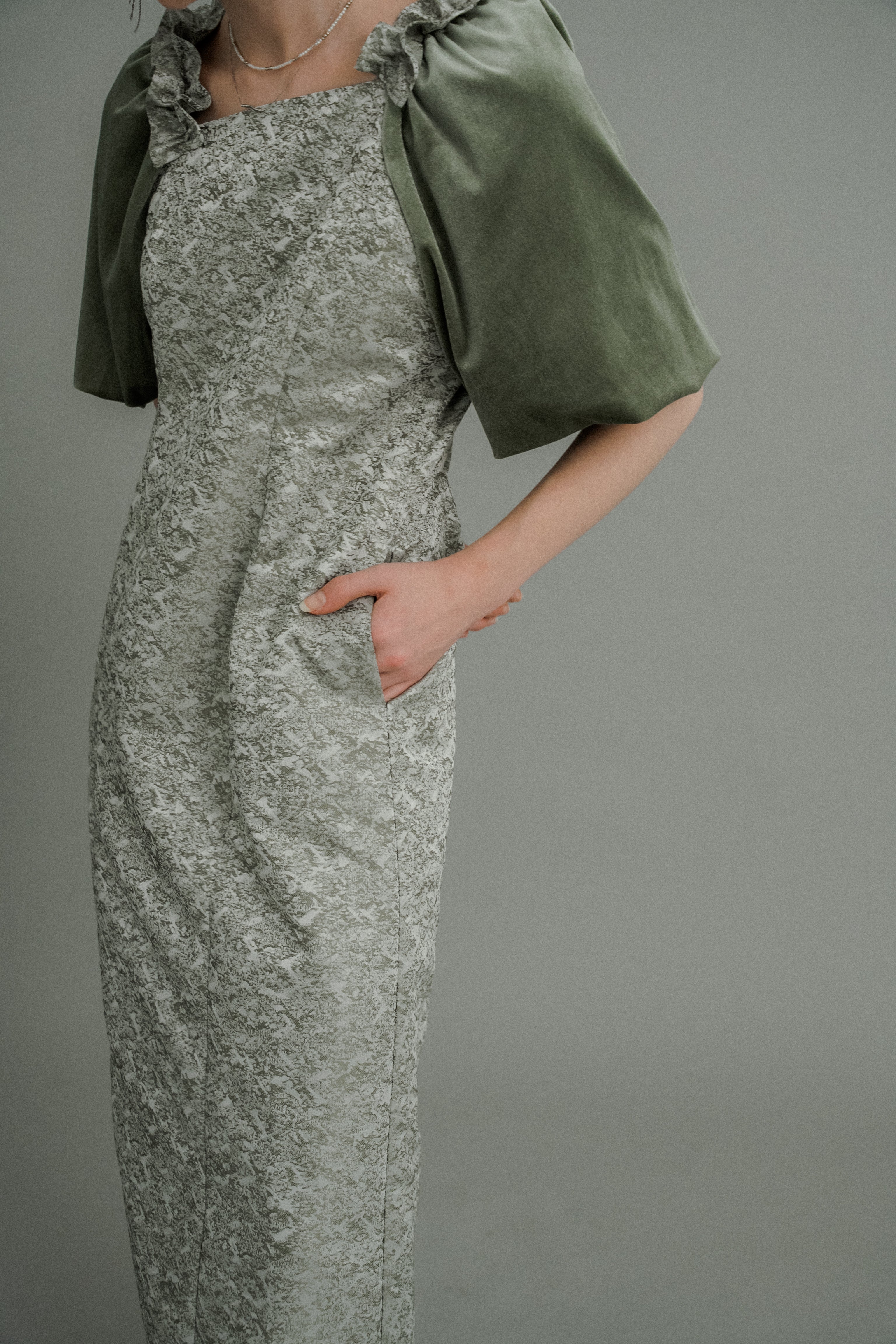 1047 Puff-sleeve Jacquard Dress