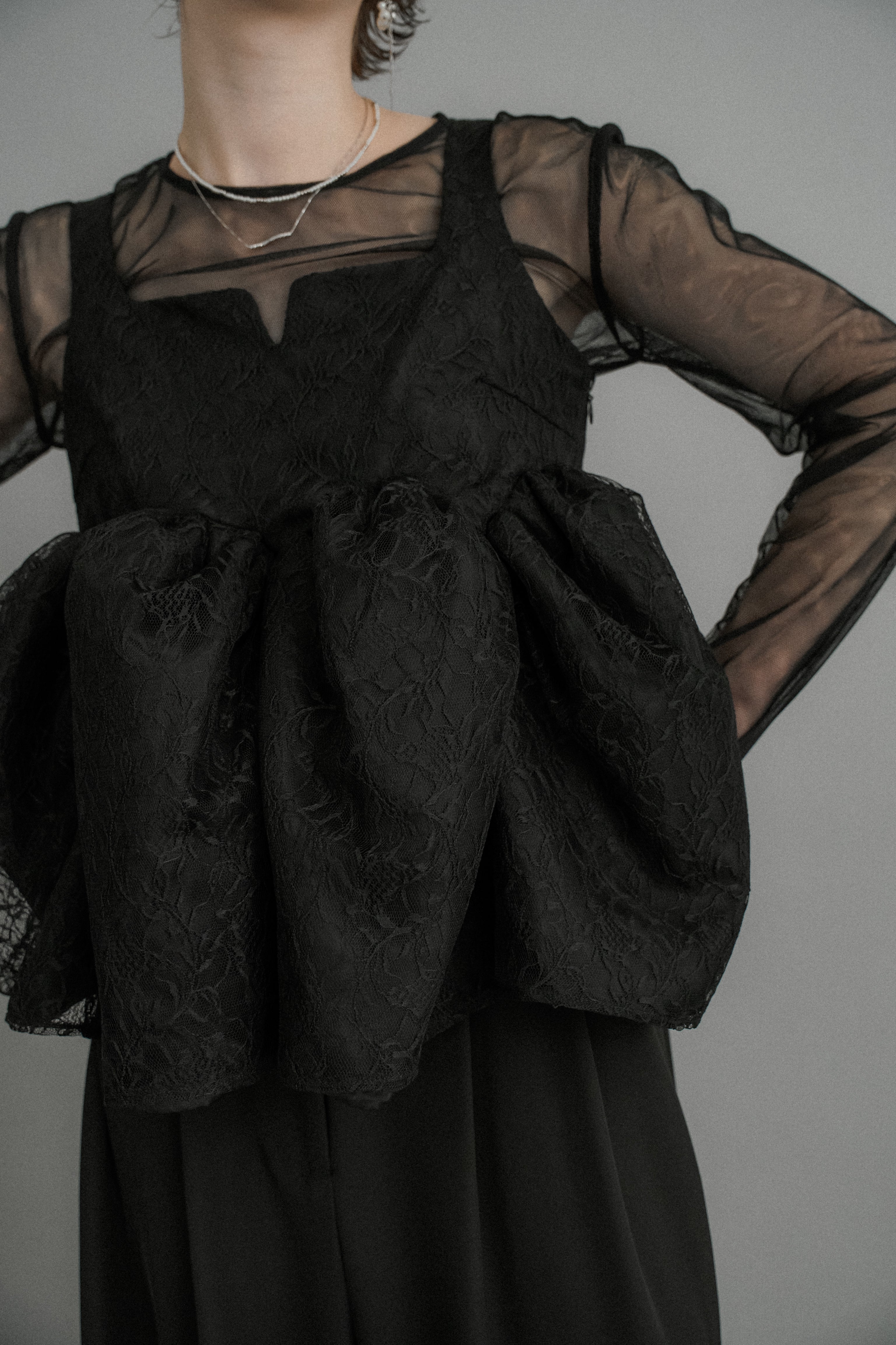 1039 Sheer Peplum Overlay Top＆Pants