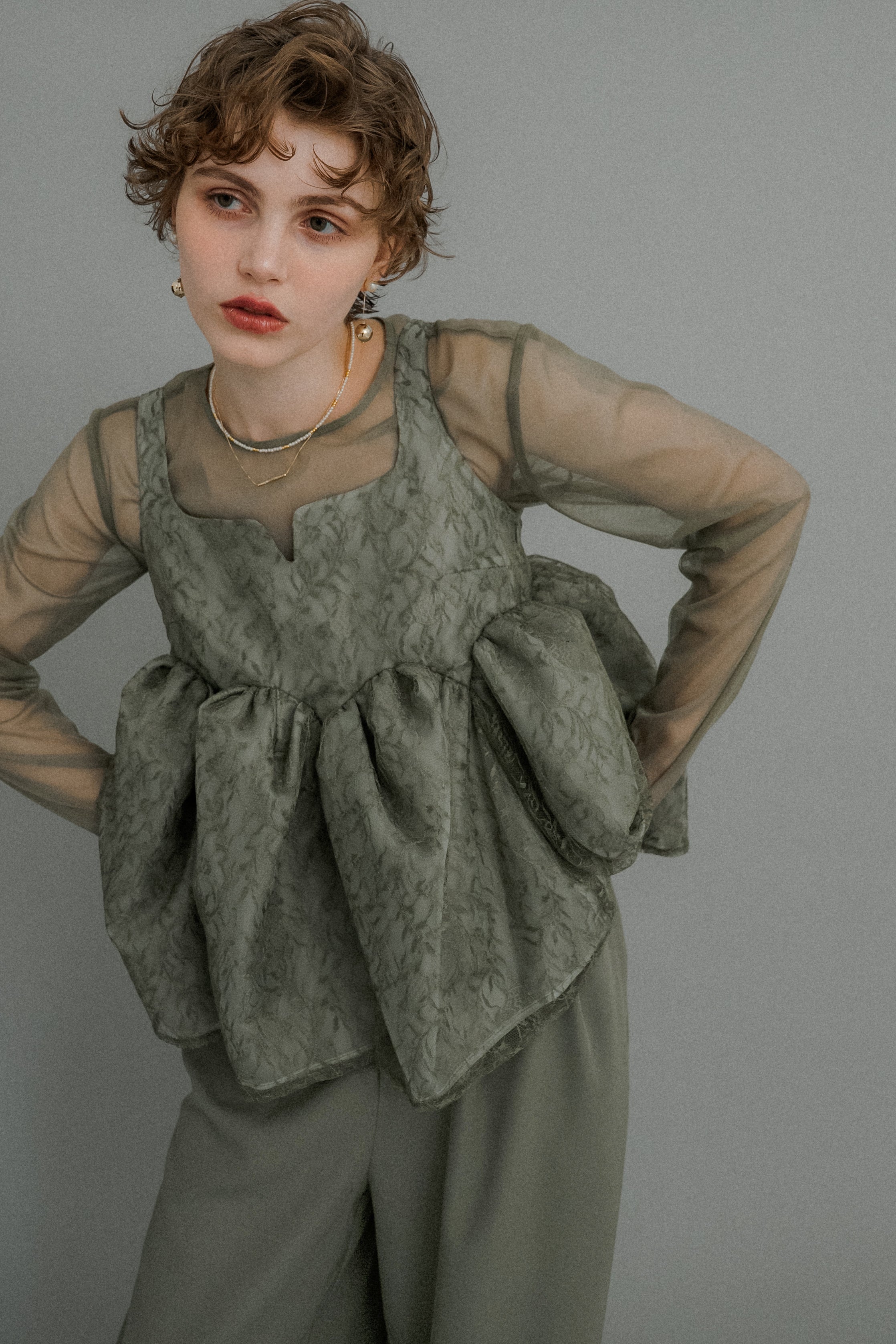 1039 Sheer Peplum Overlay Top＆Pants