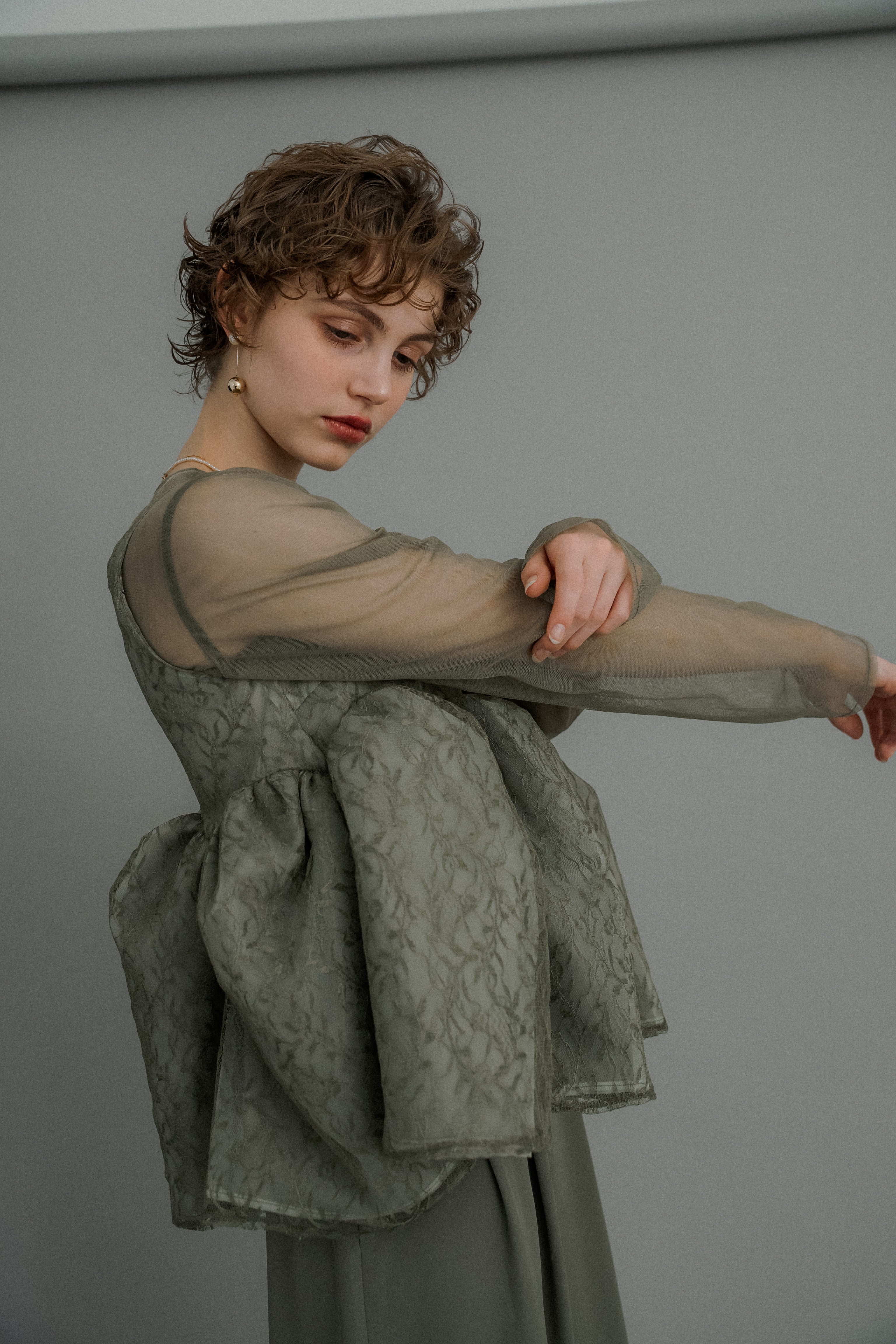 1039 Sheer Peplum Overlay Top＆Pants