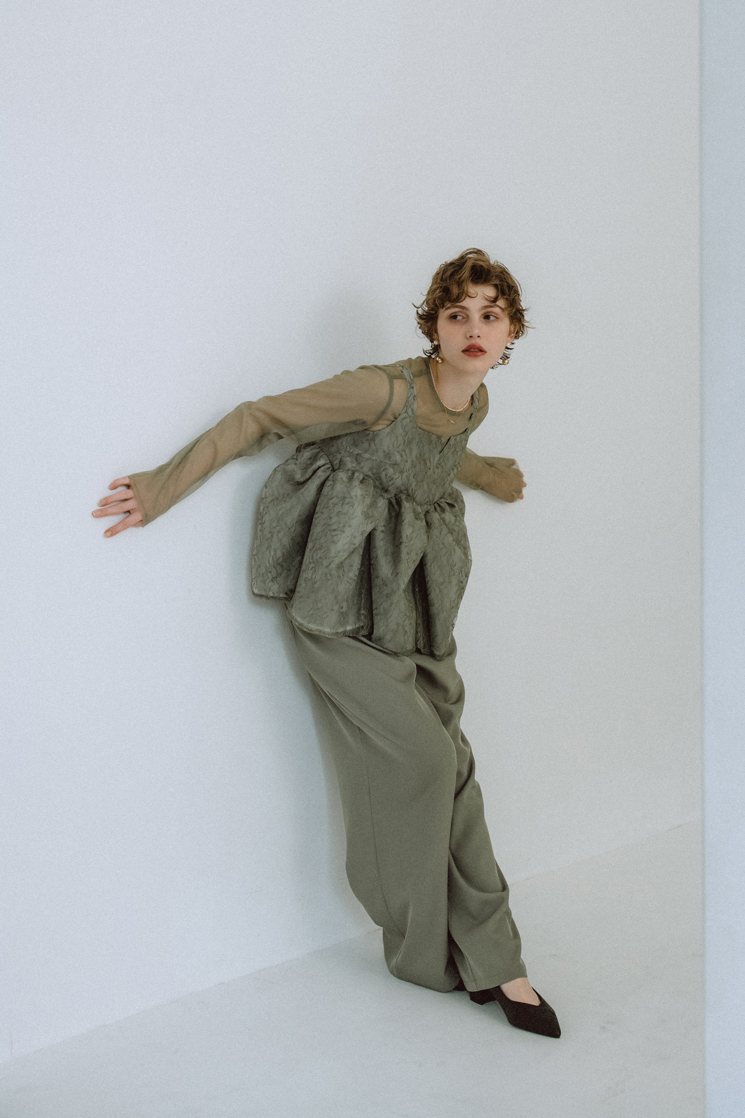 1039 Sheer Peplum Overlay Top＆Pants