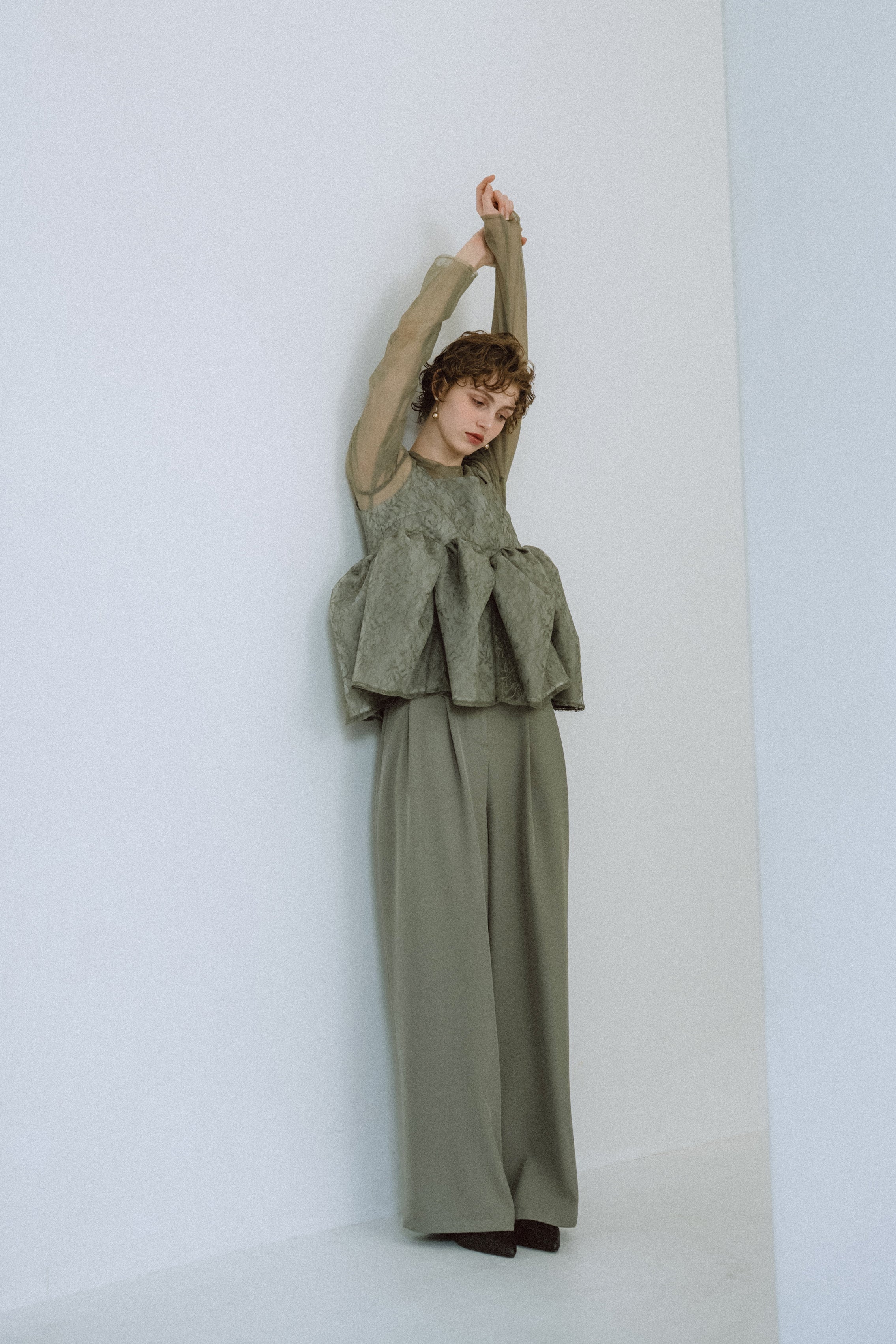1039 Sheer Peplum Overlay Top＆Pants