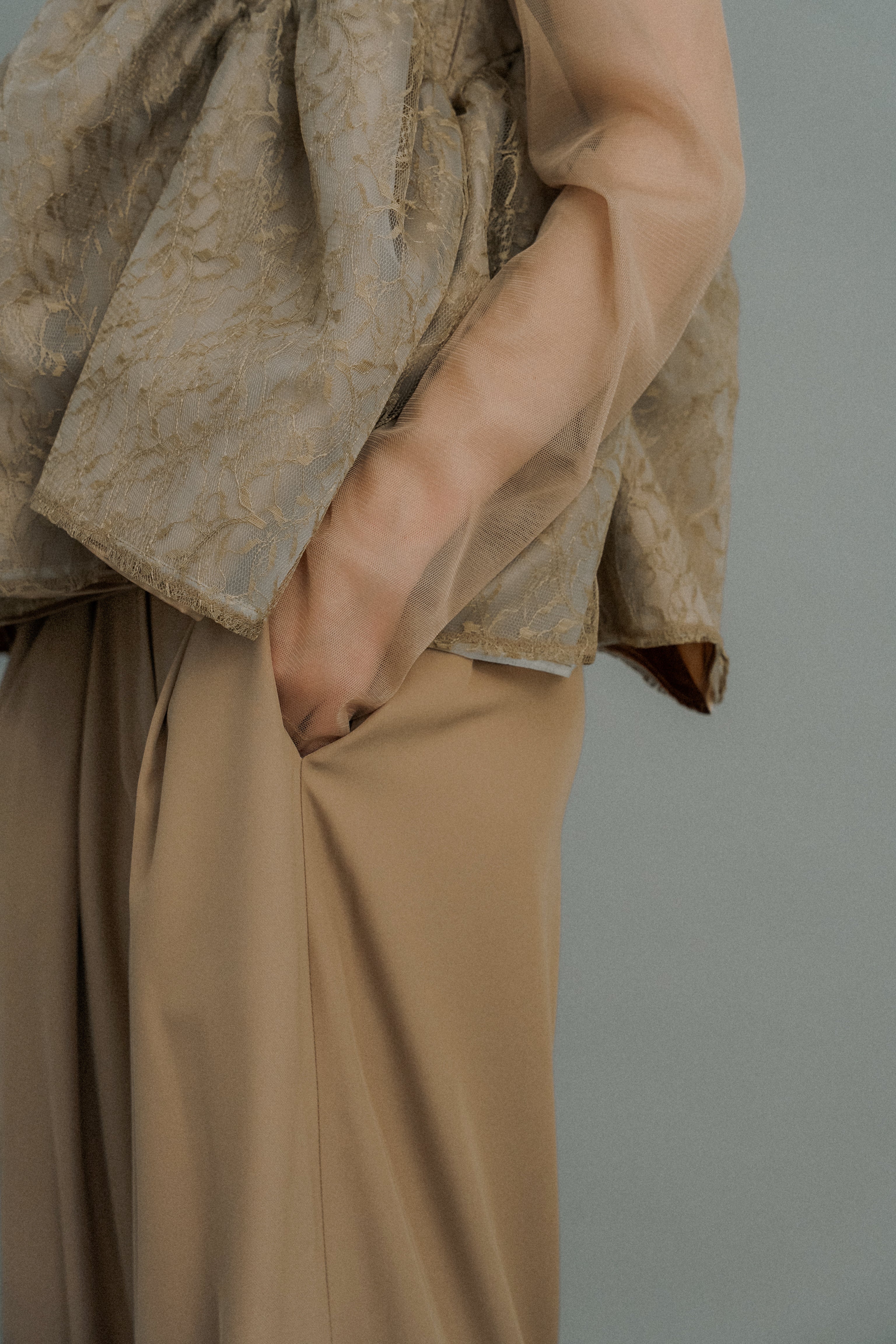 1039 Sheer Peplum Overlay Top＆Pants