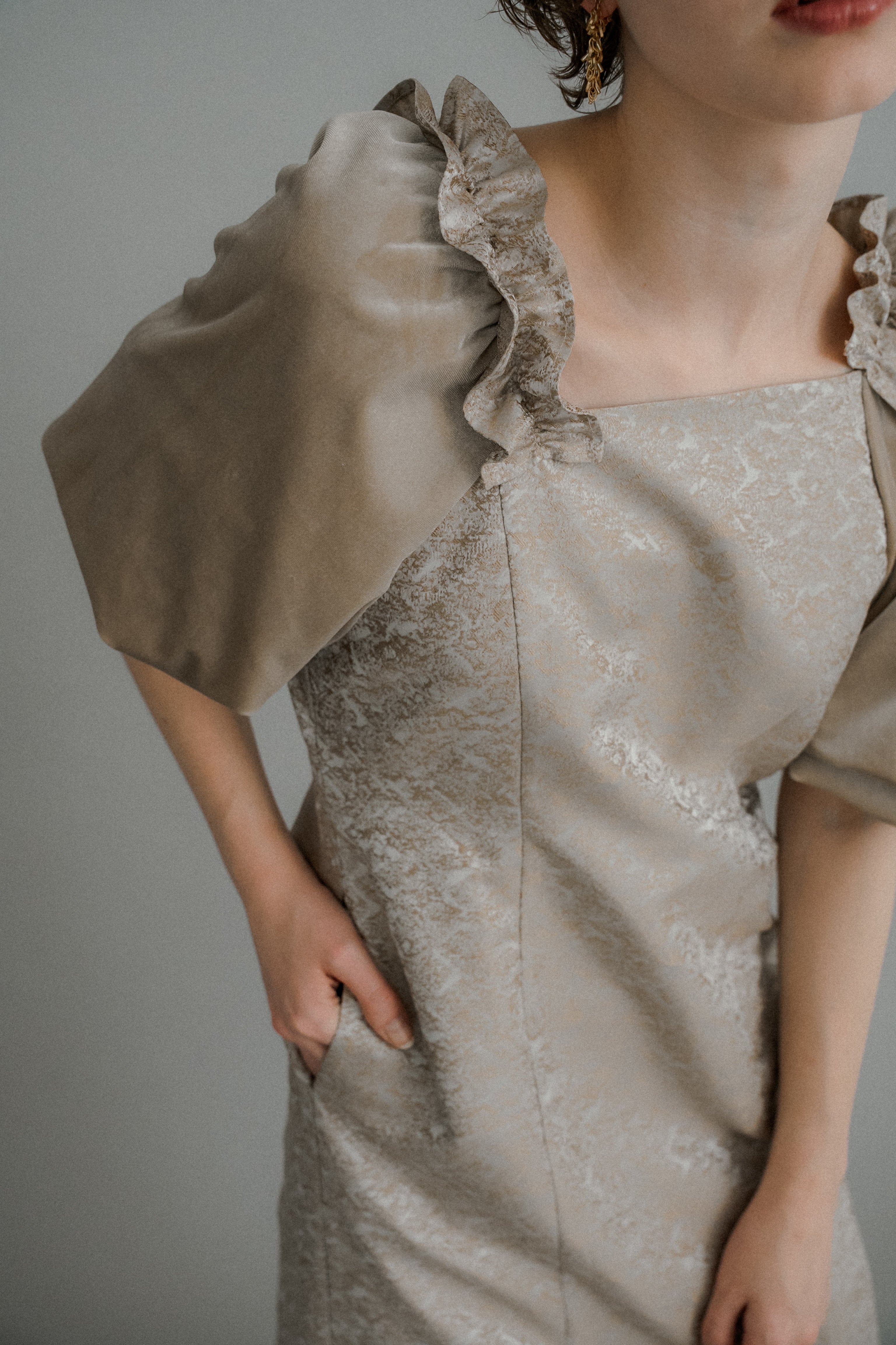 1047 Puff-sleeve Jacquard Dress