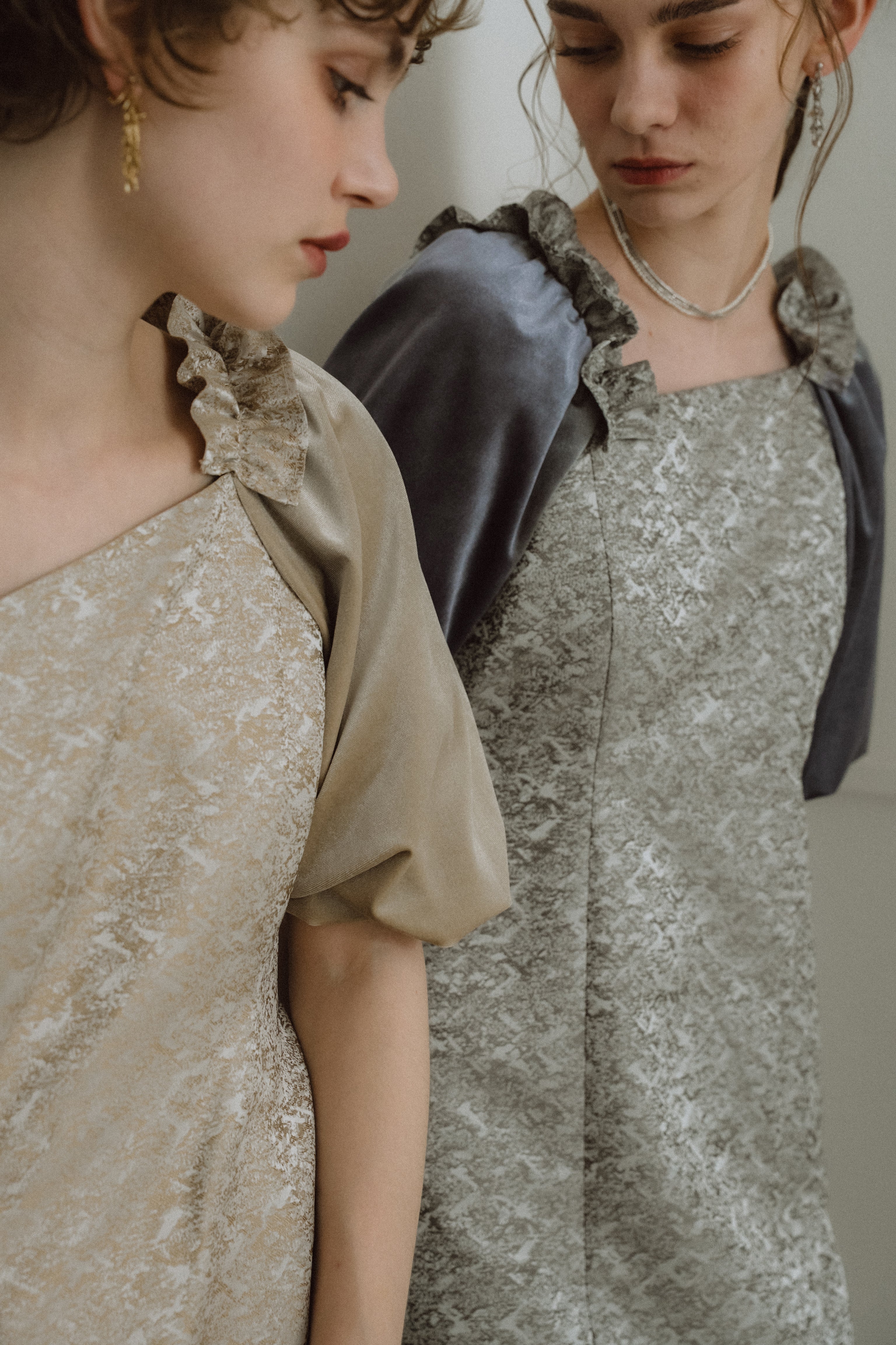 1047 Puff-sleeve Jacquard Dress