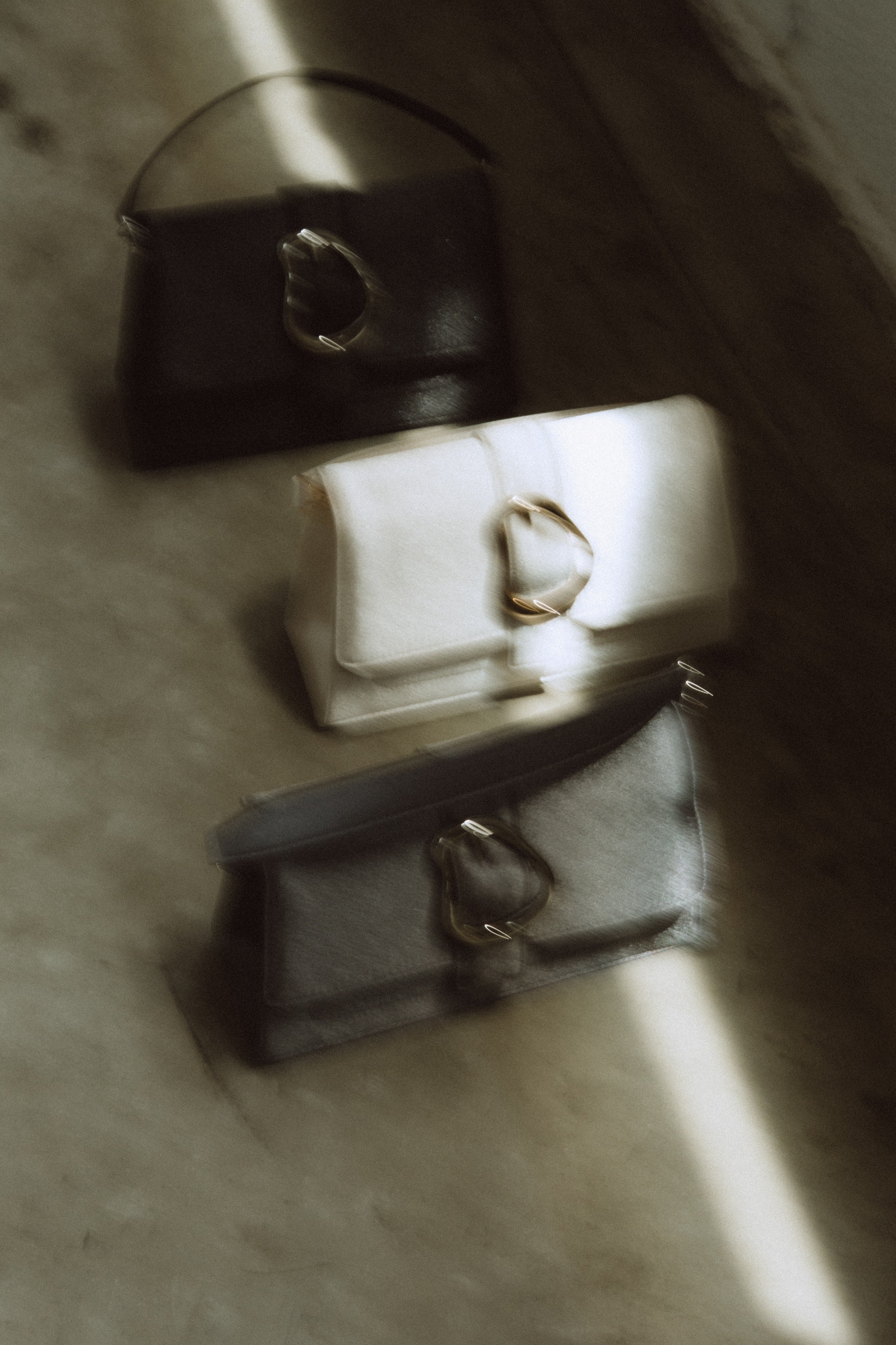 952 Irregular motif bag