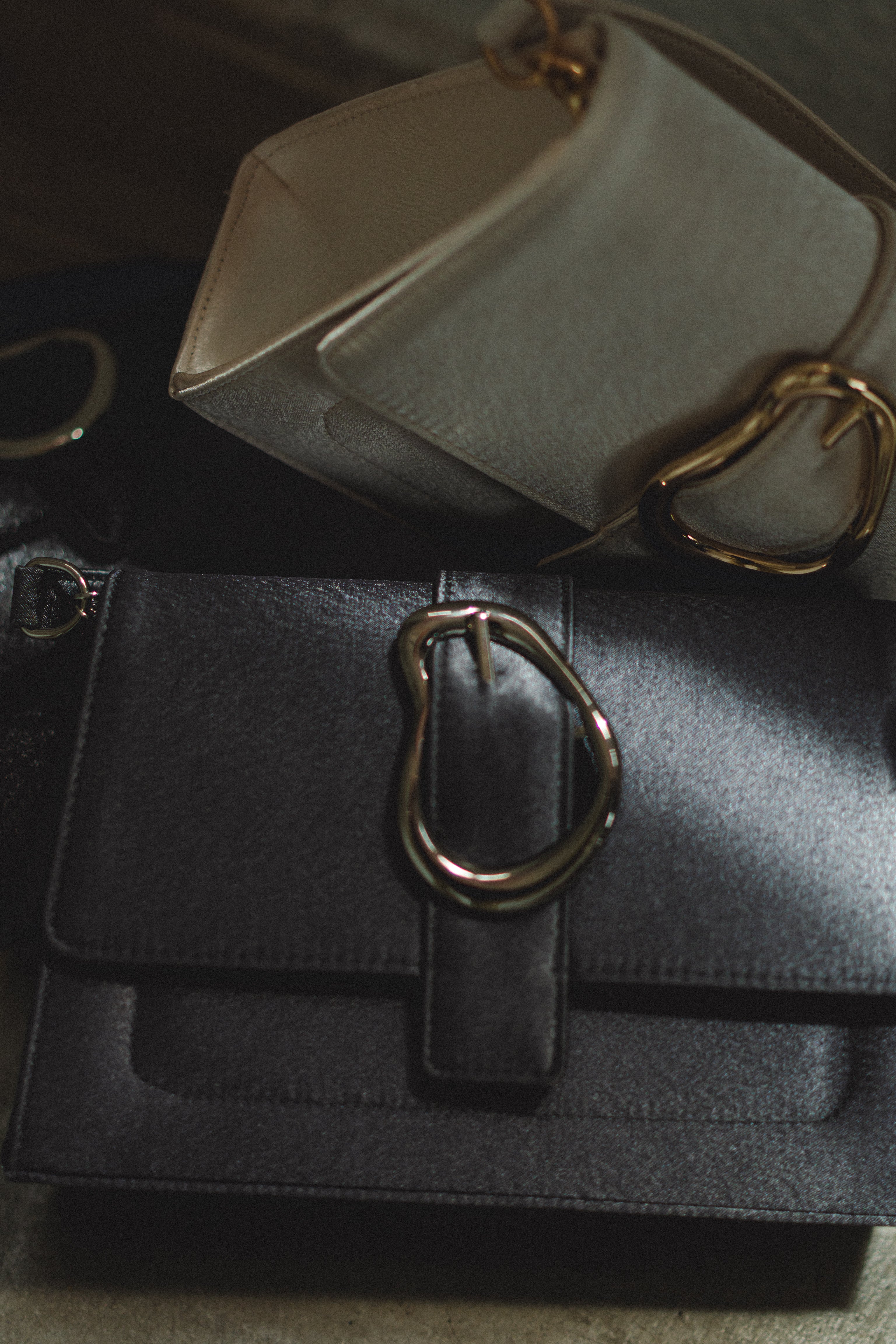 952 Irregular motif bag