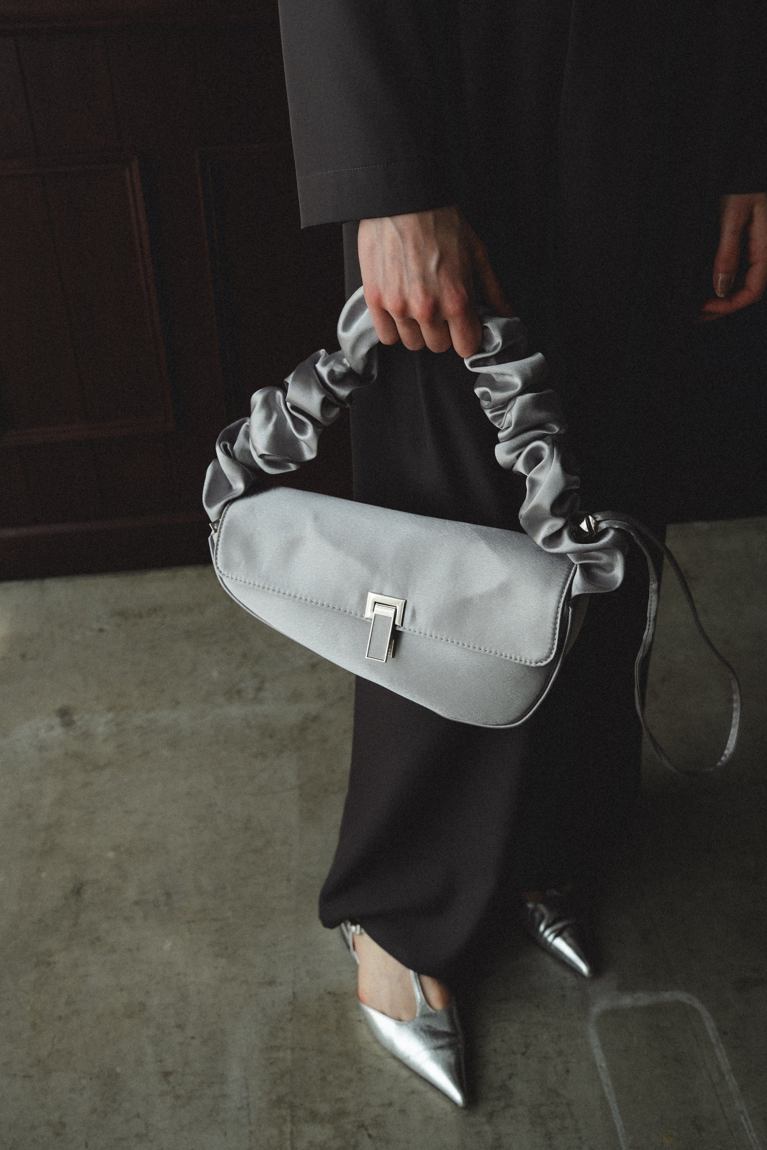 951 Frill handle clutch