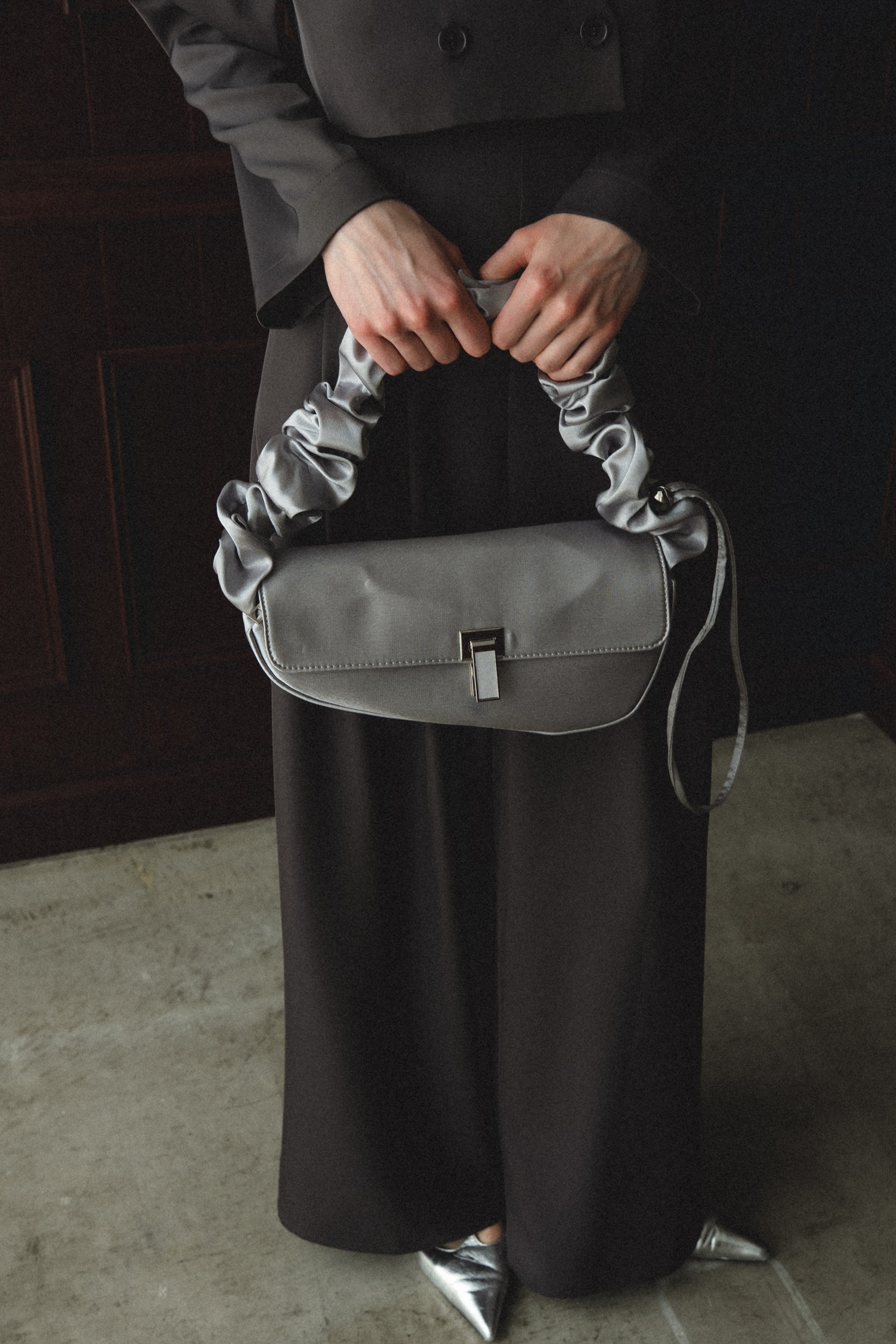 951 Frill handle clutch