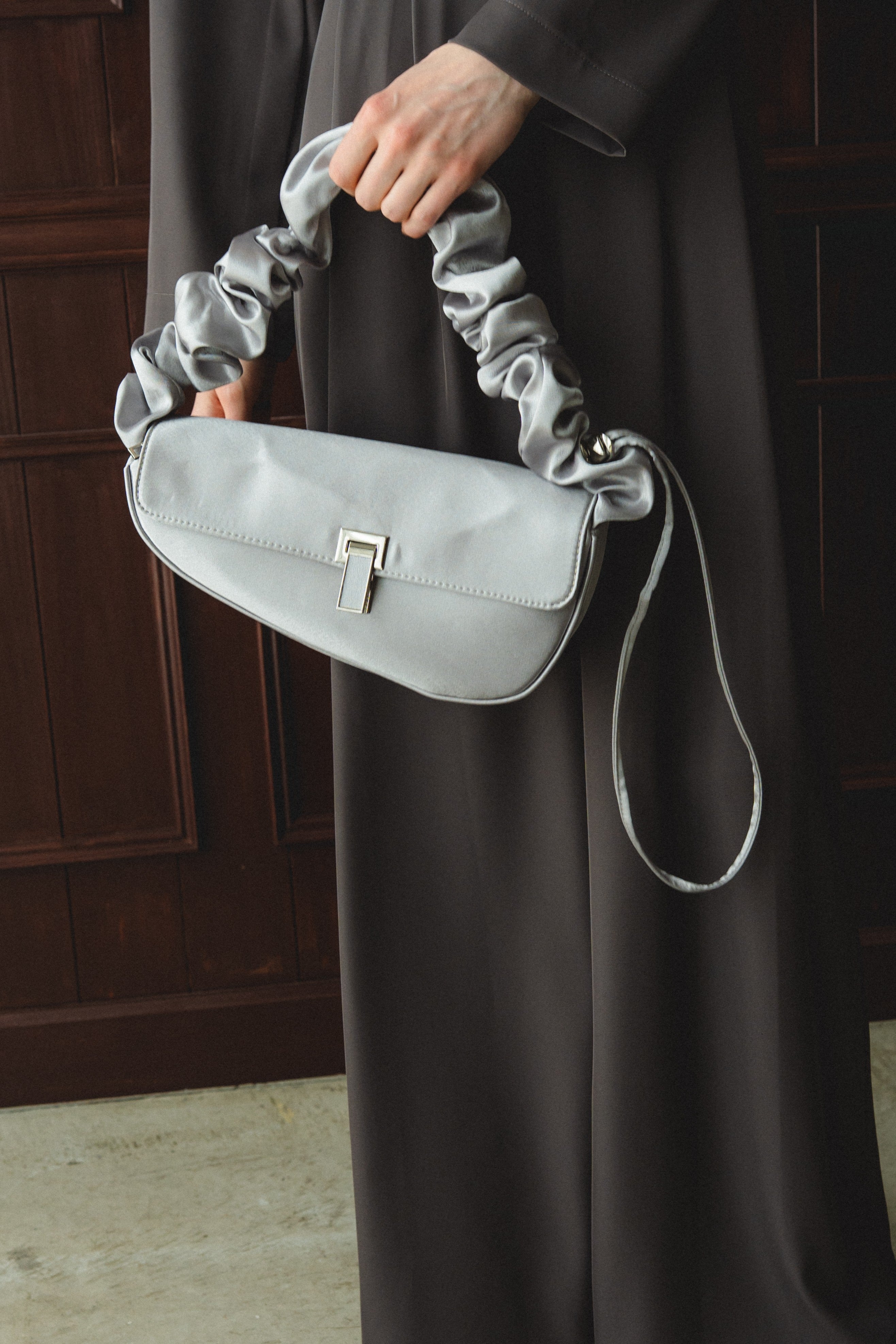 951 Frill handle clutch