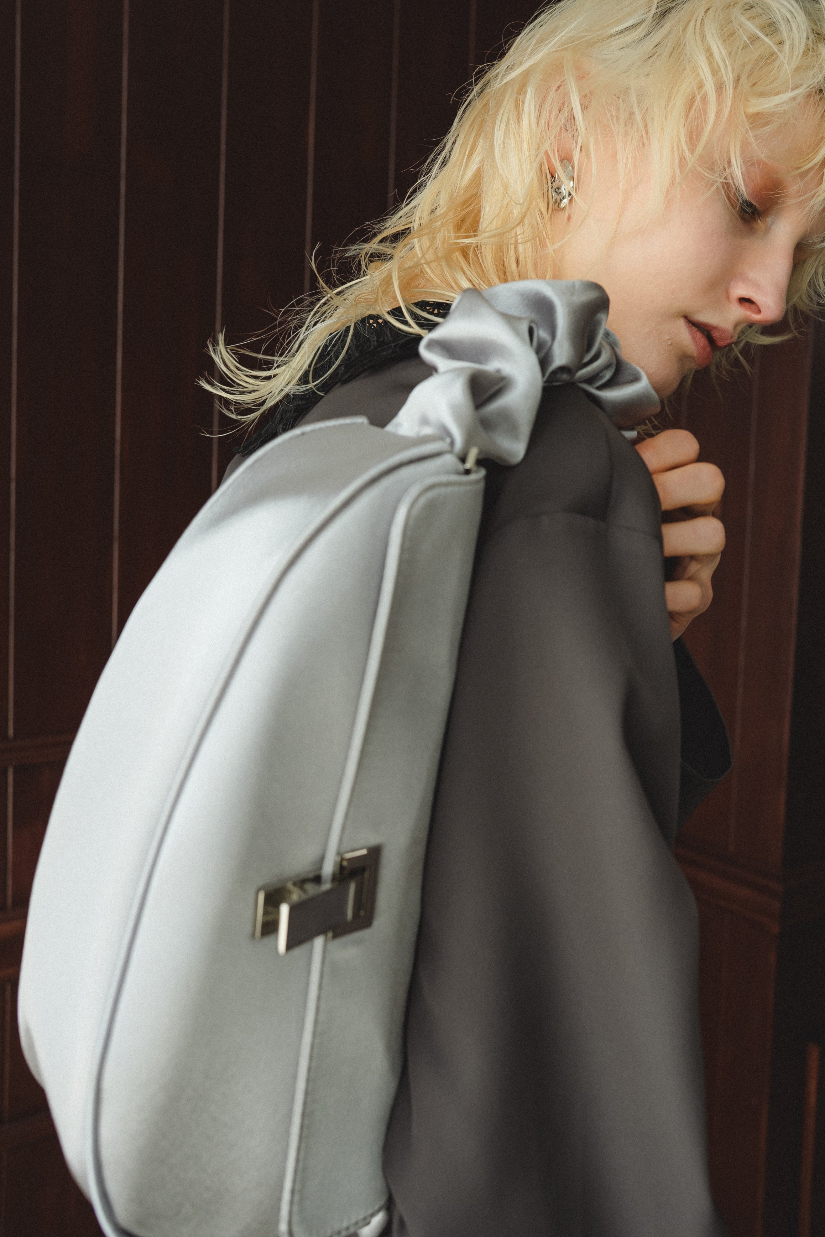 951 Frill handle clutch