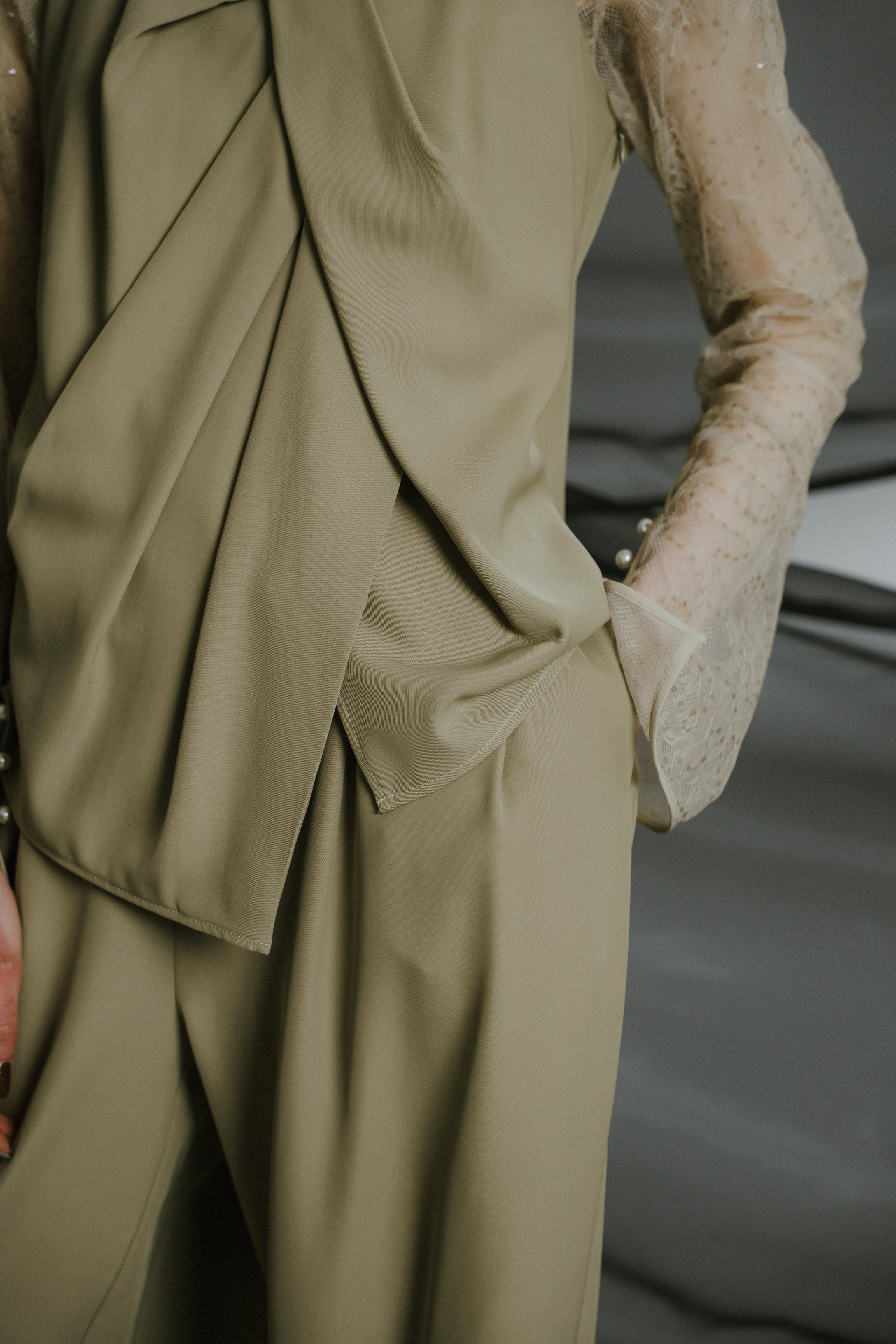 1084 Oblique cross top pants set