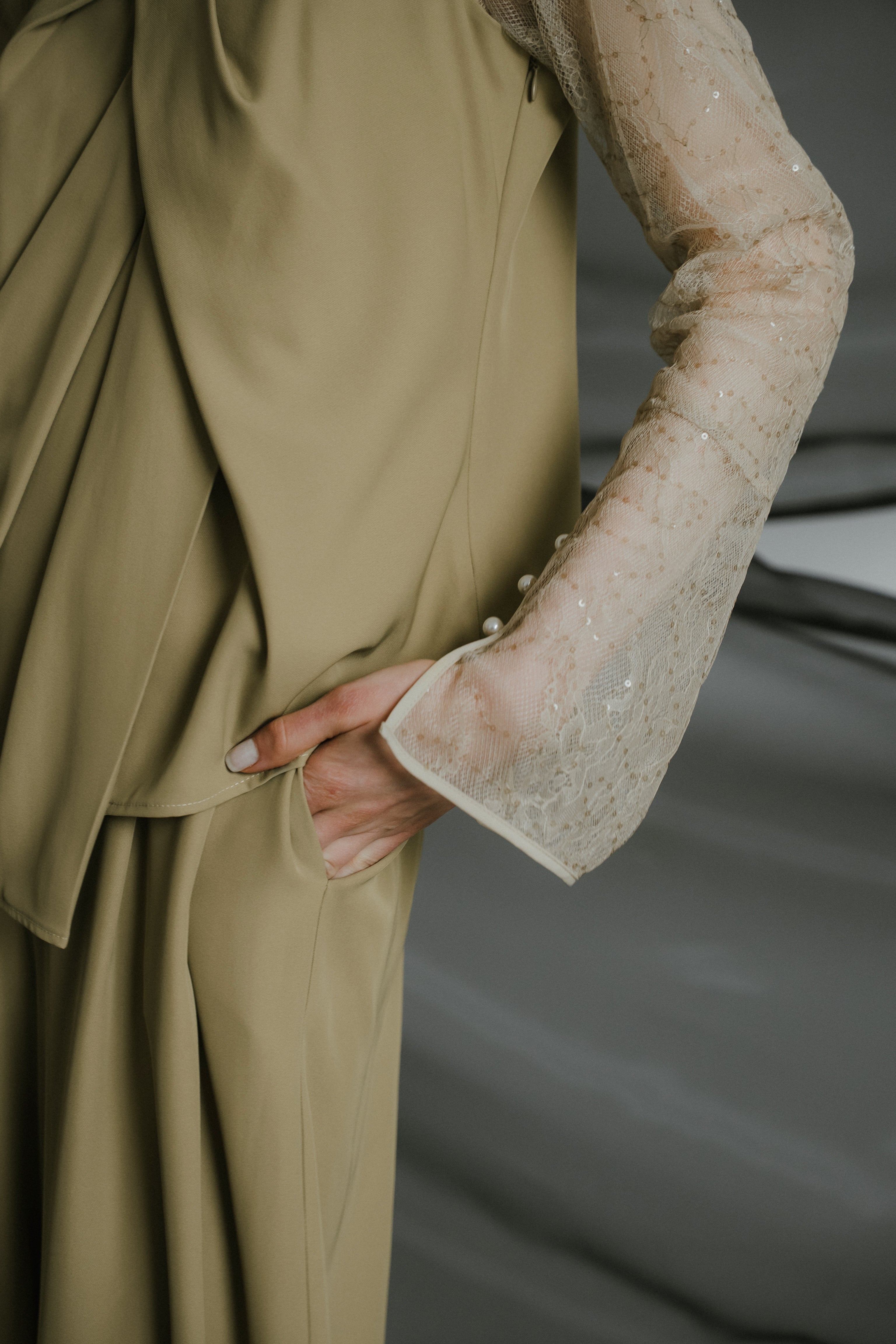 1084 Oblique cross top pants set