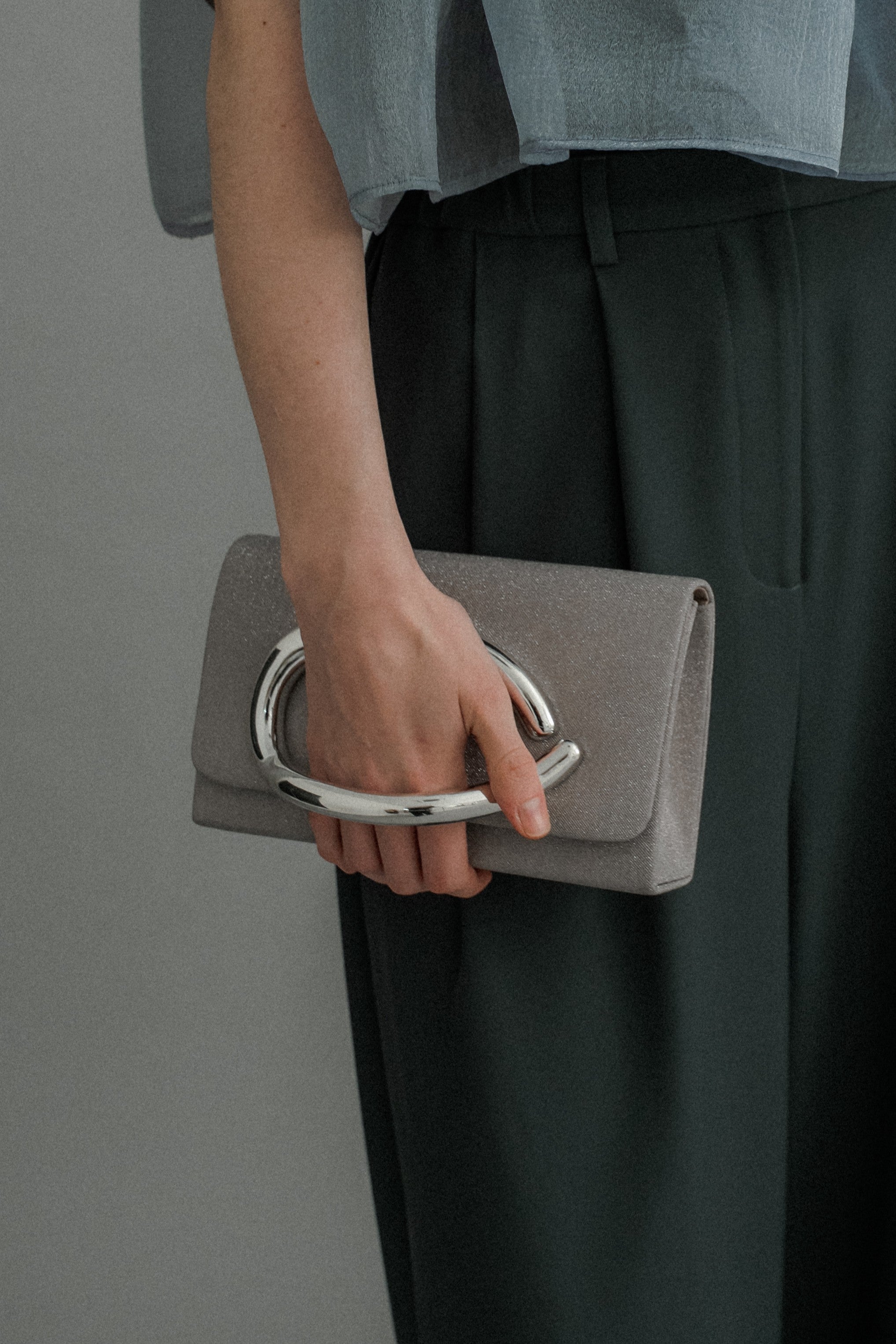 1048 Big motif clutch